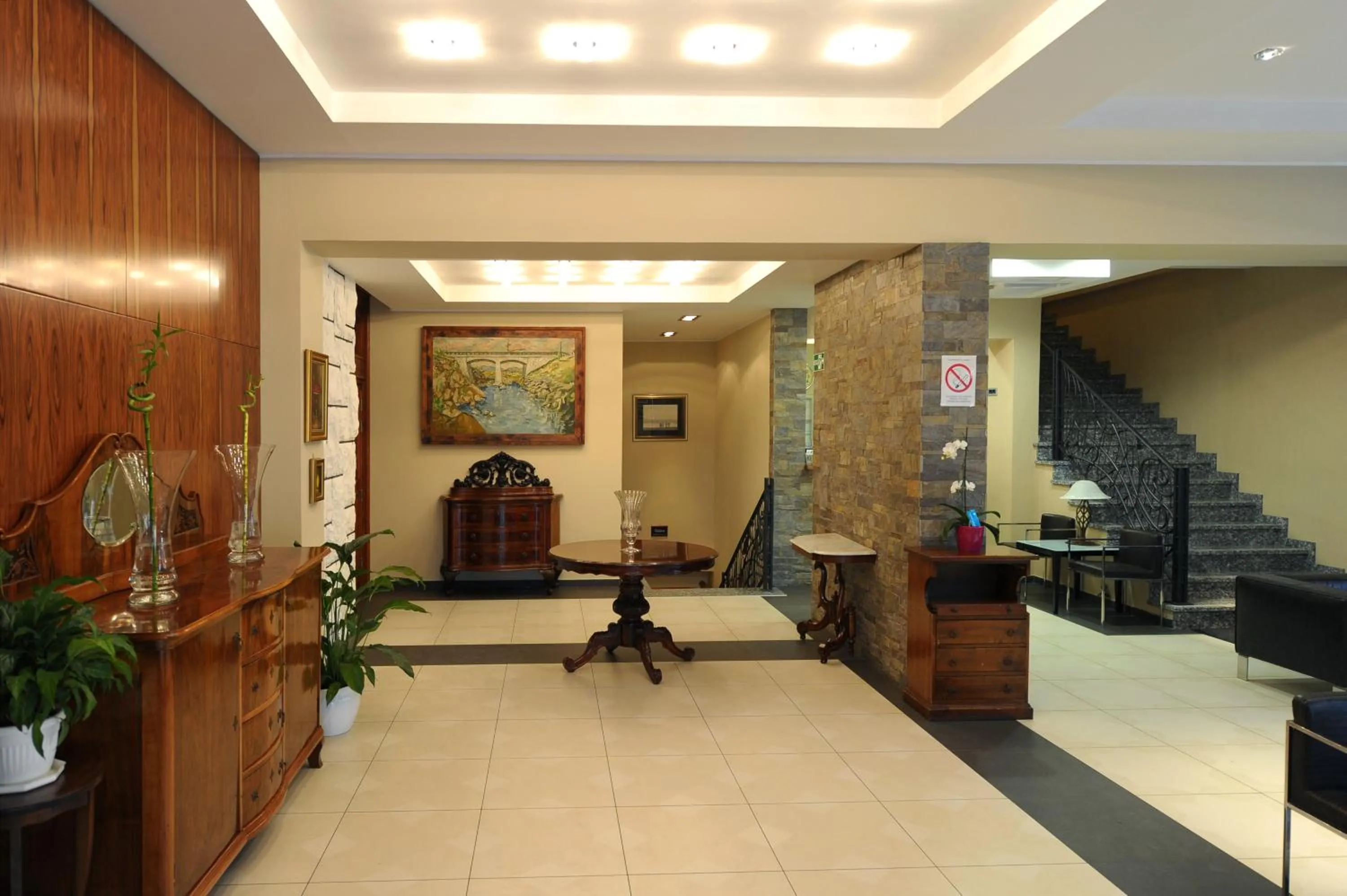 Lobby or reception in Hotel 1000 Ruza