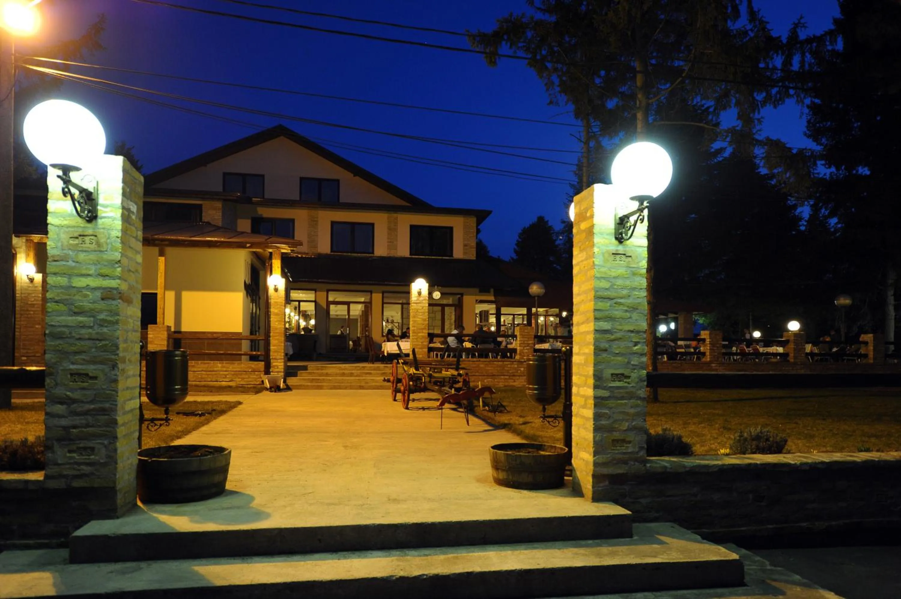 Facade/entrance in Hotel 1000 Ruza
