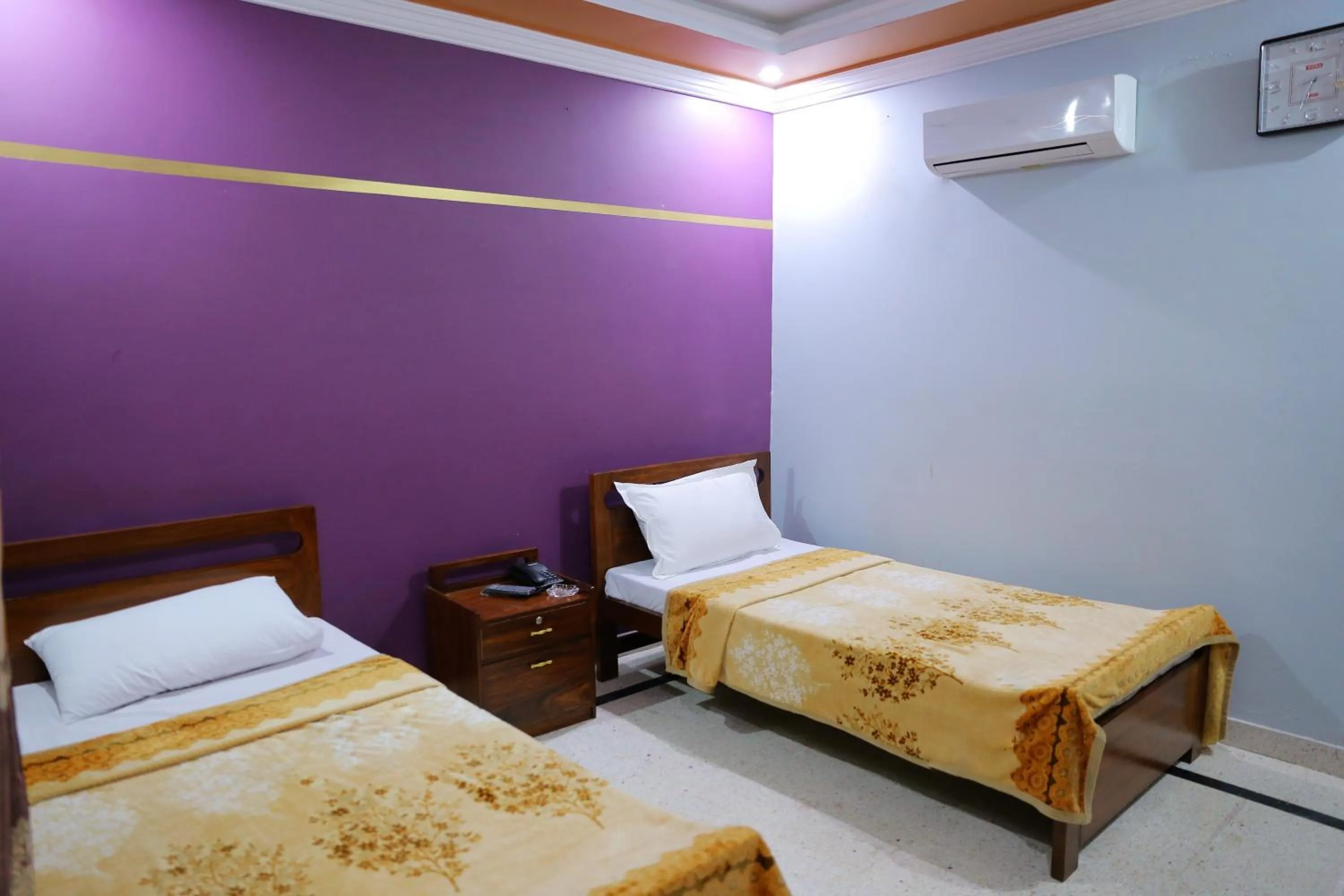 Bed in Muzaffarabad View Motel