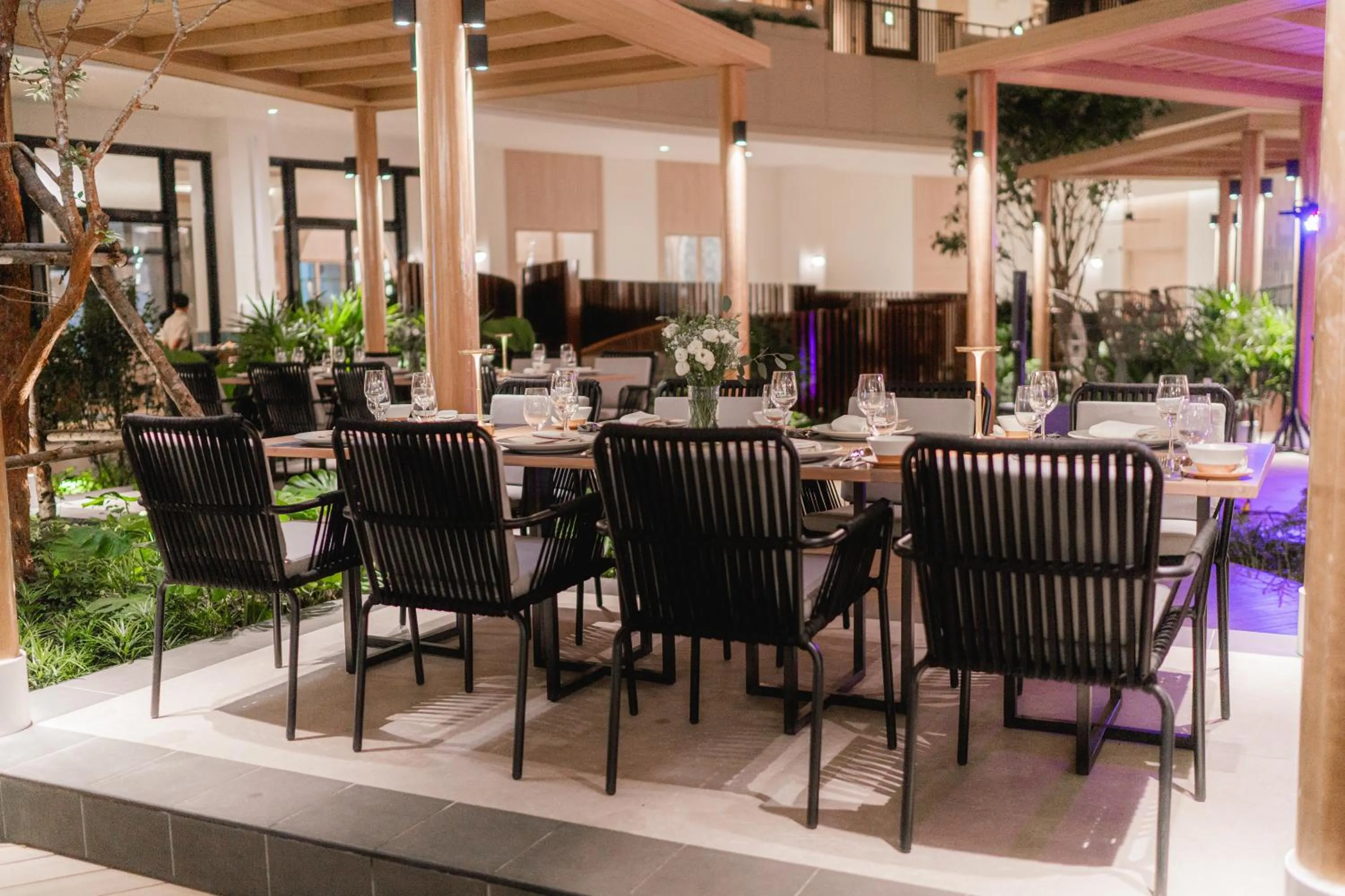 Restaurant/places to eat in M Social Hotel Phuket