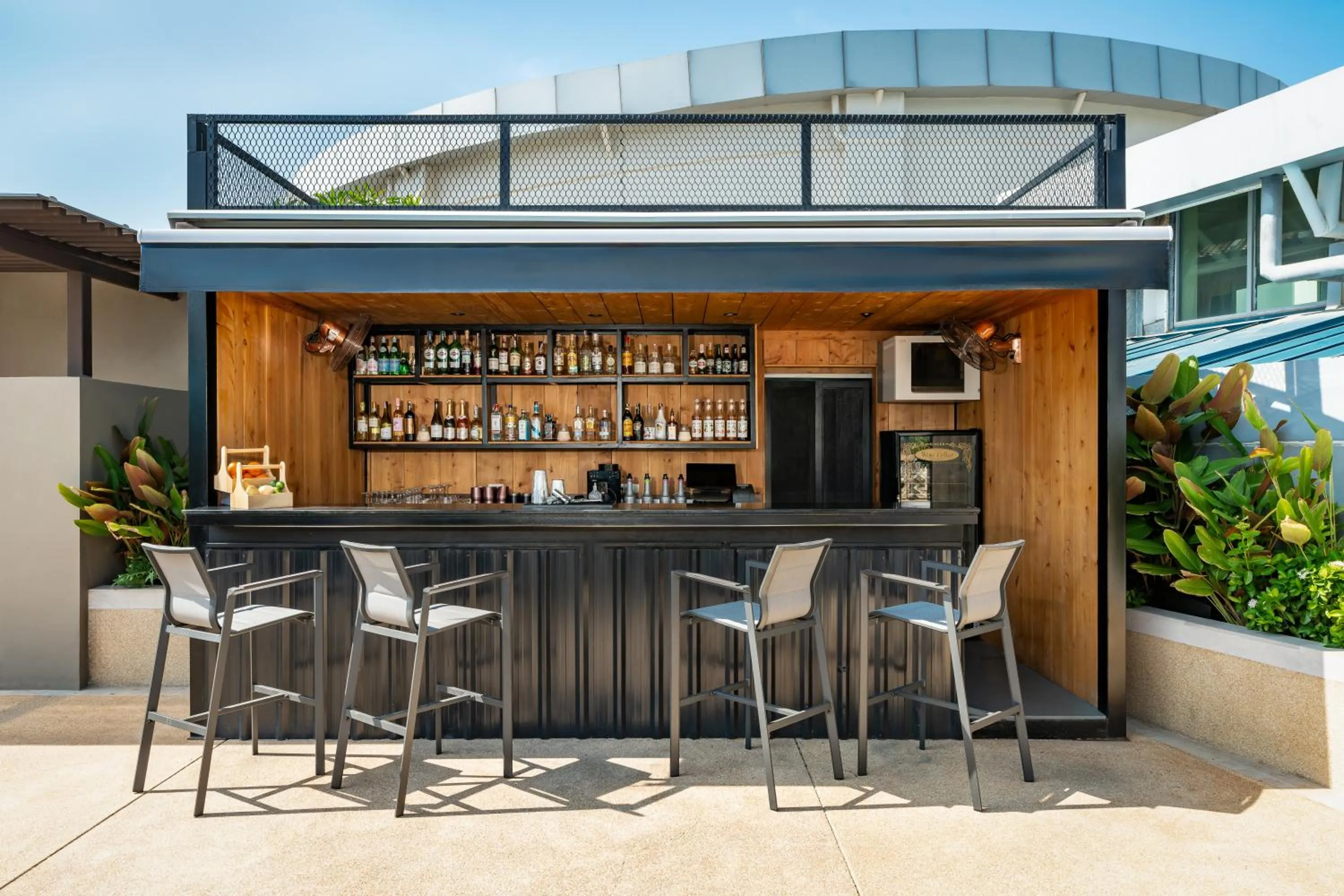 Lounge or bar in M Social Hotel Phuket