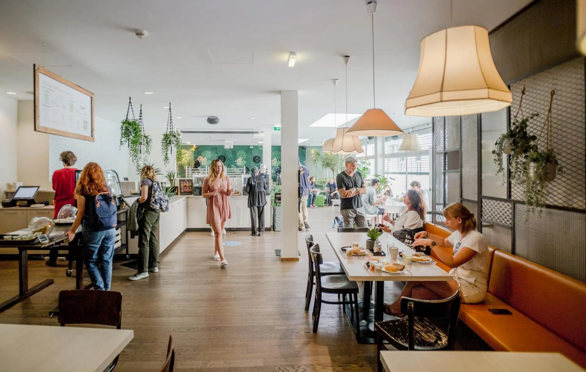 People in Wombat's City Hostel Vienna Naschmarkt