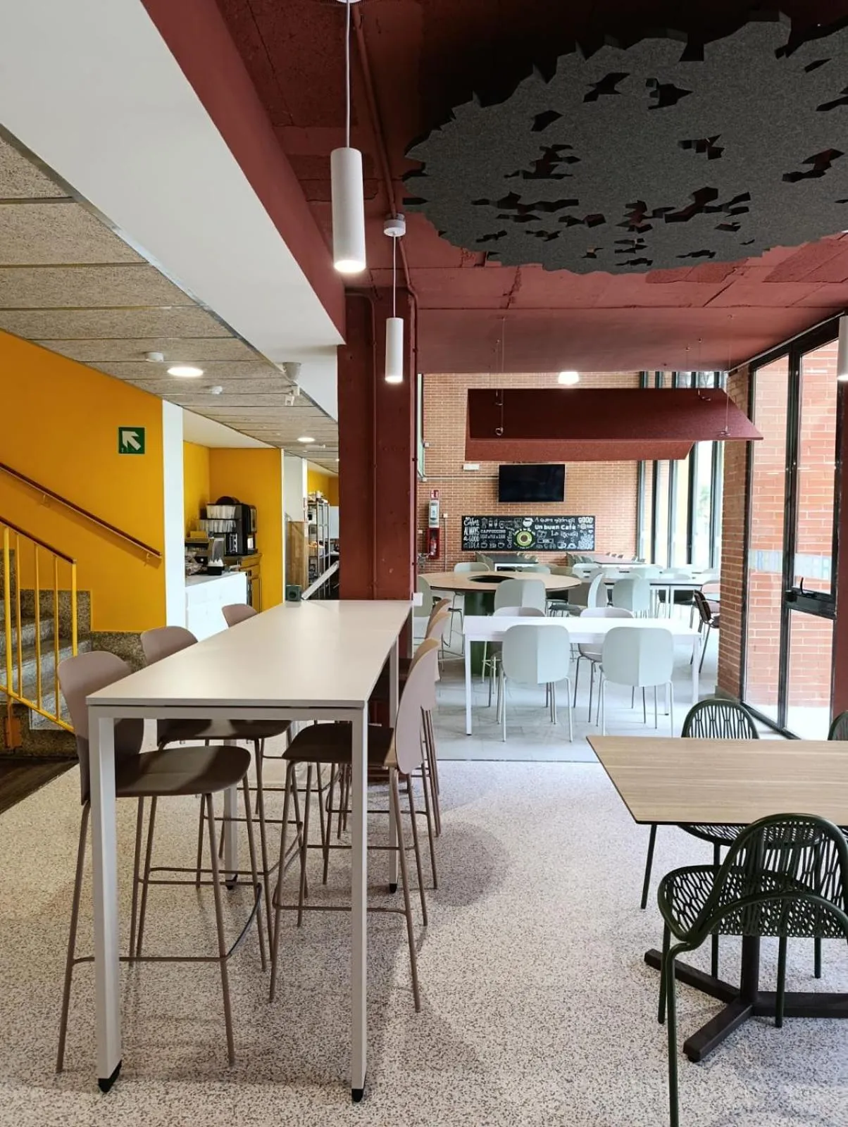 Restaurant/places to eat in Residencia Universitaria Resa Giner de Los Ríos