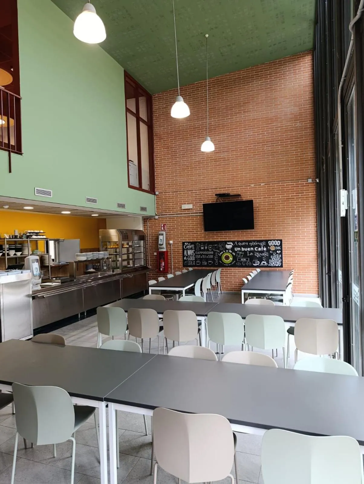 Restaurant/places to eat in Residencia Universitaria Resa Giner de Los Ríos