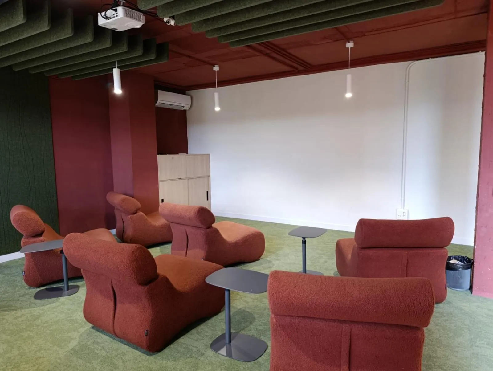 TV and multimedia in Residencia Universitaria Resa Giner de Los Ríos