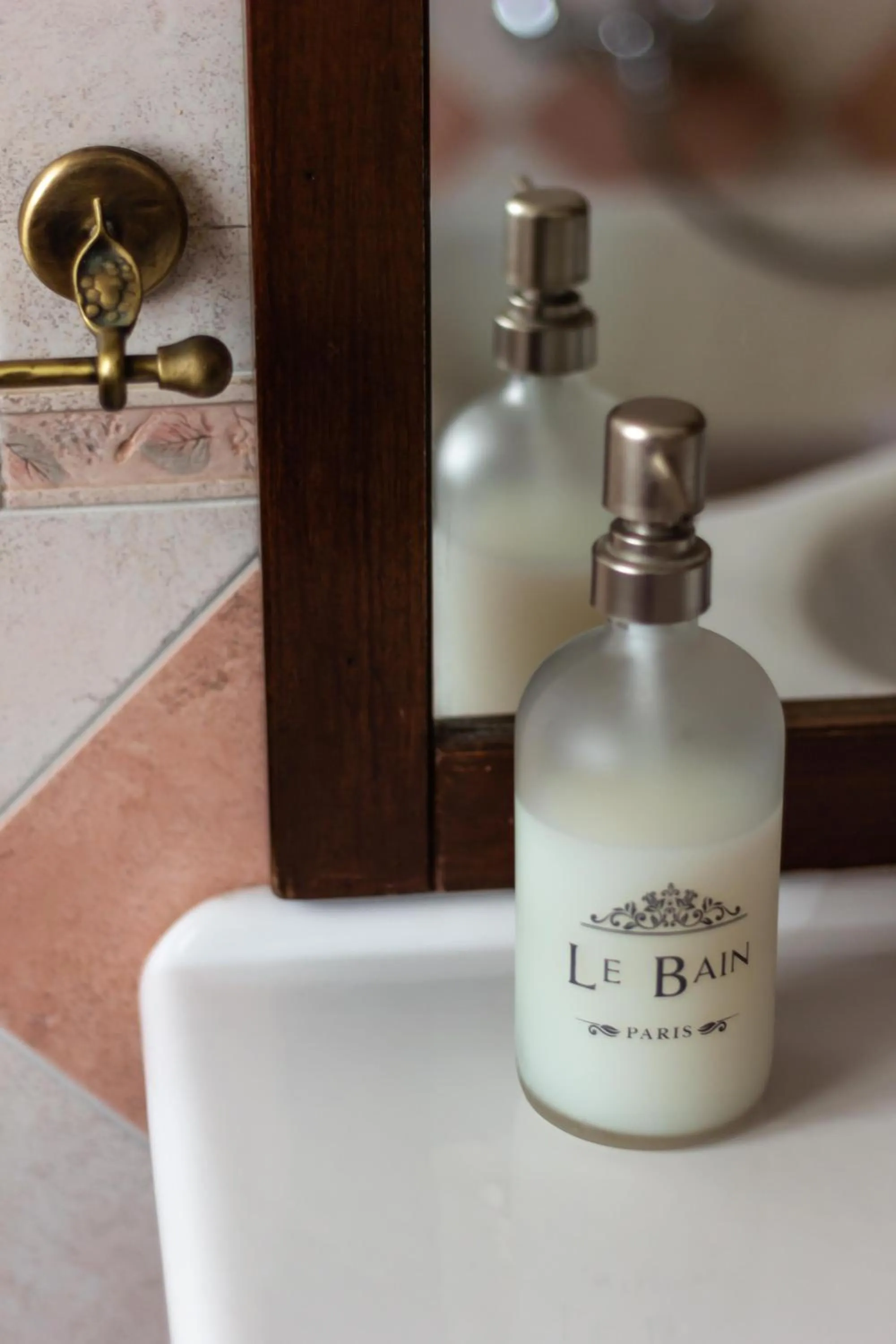 Decorative detail in Paoline's suite in villa