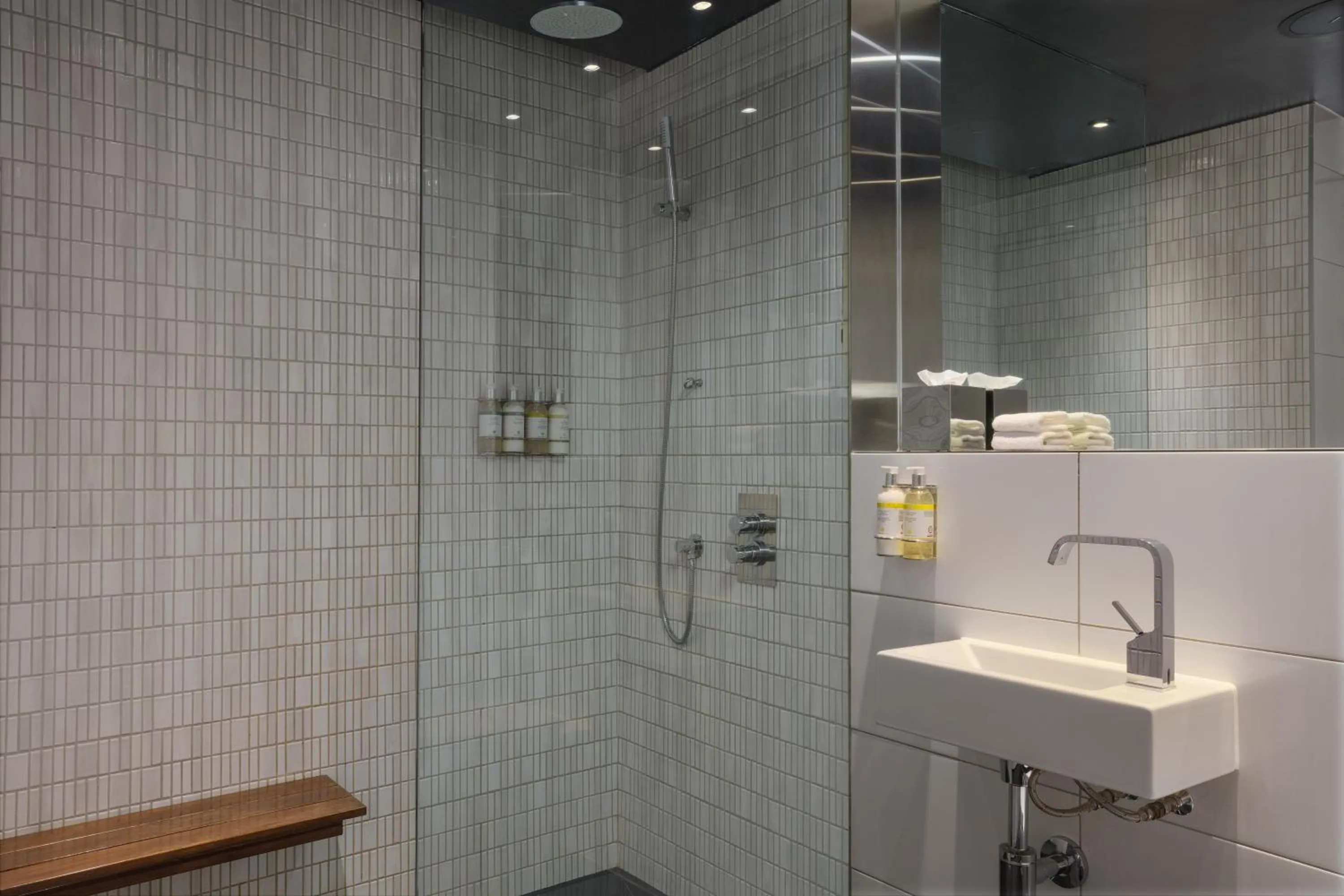 Spa and wellness centre/facilities in W London