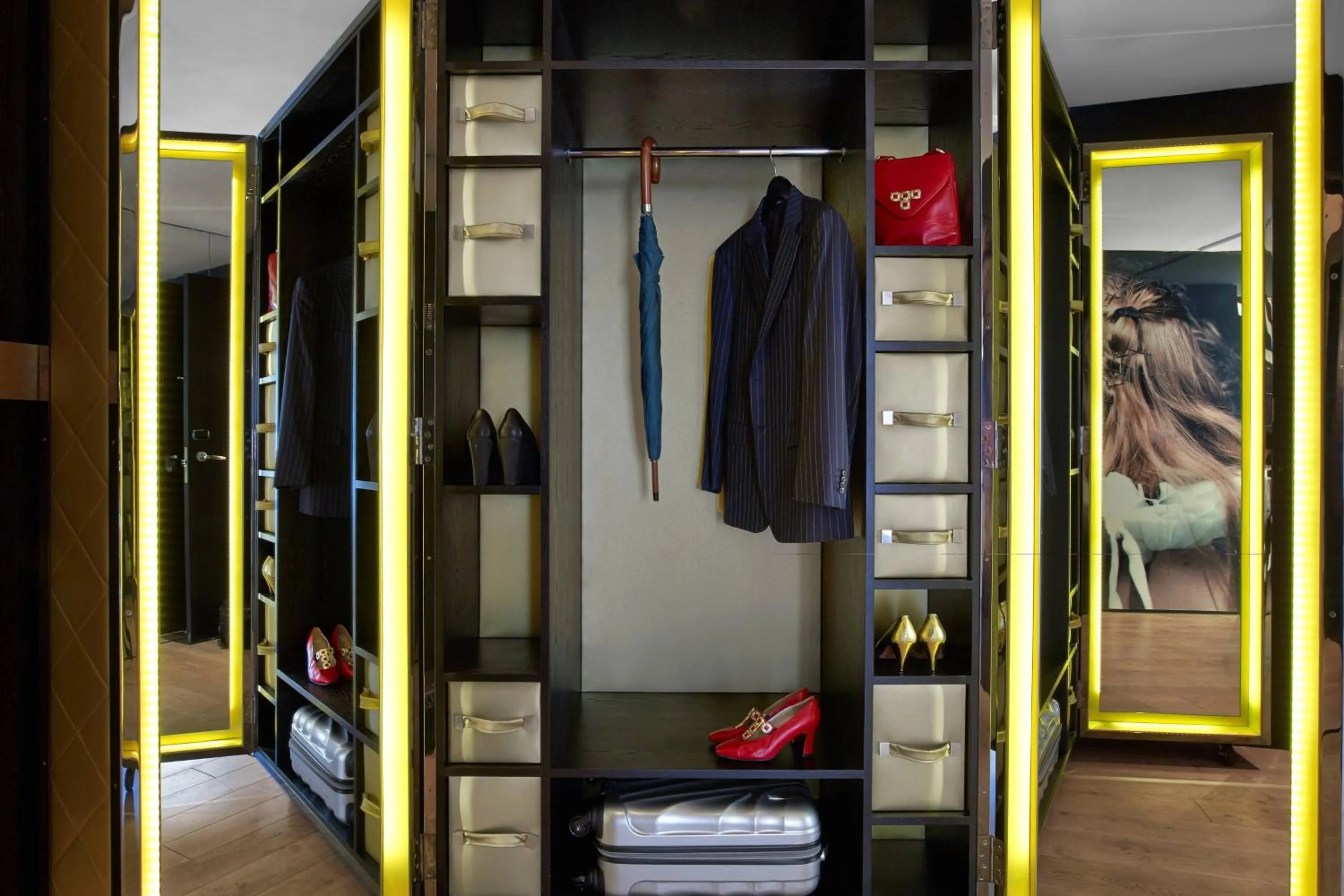 Photo of the whole room in W London