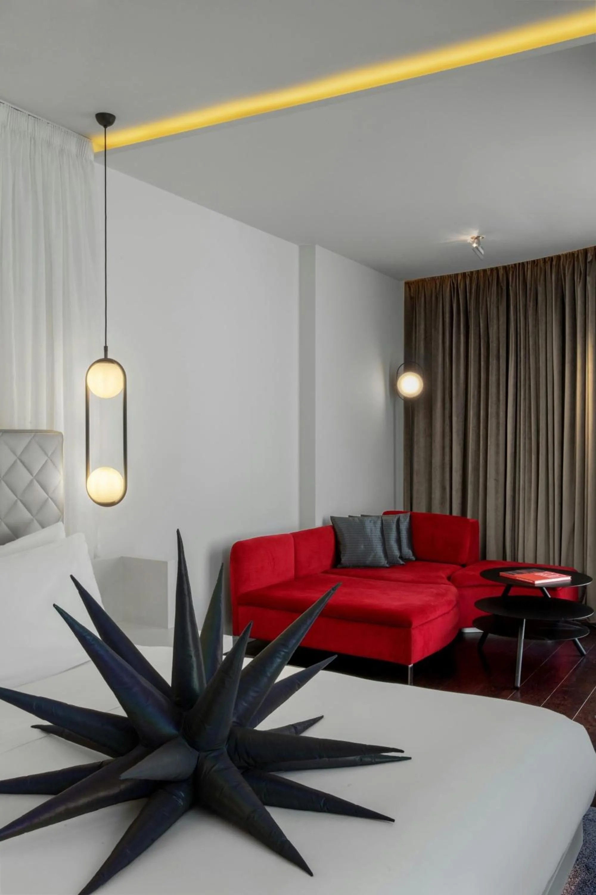 Photo of the whole room in W London