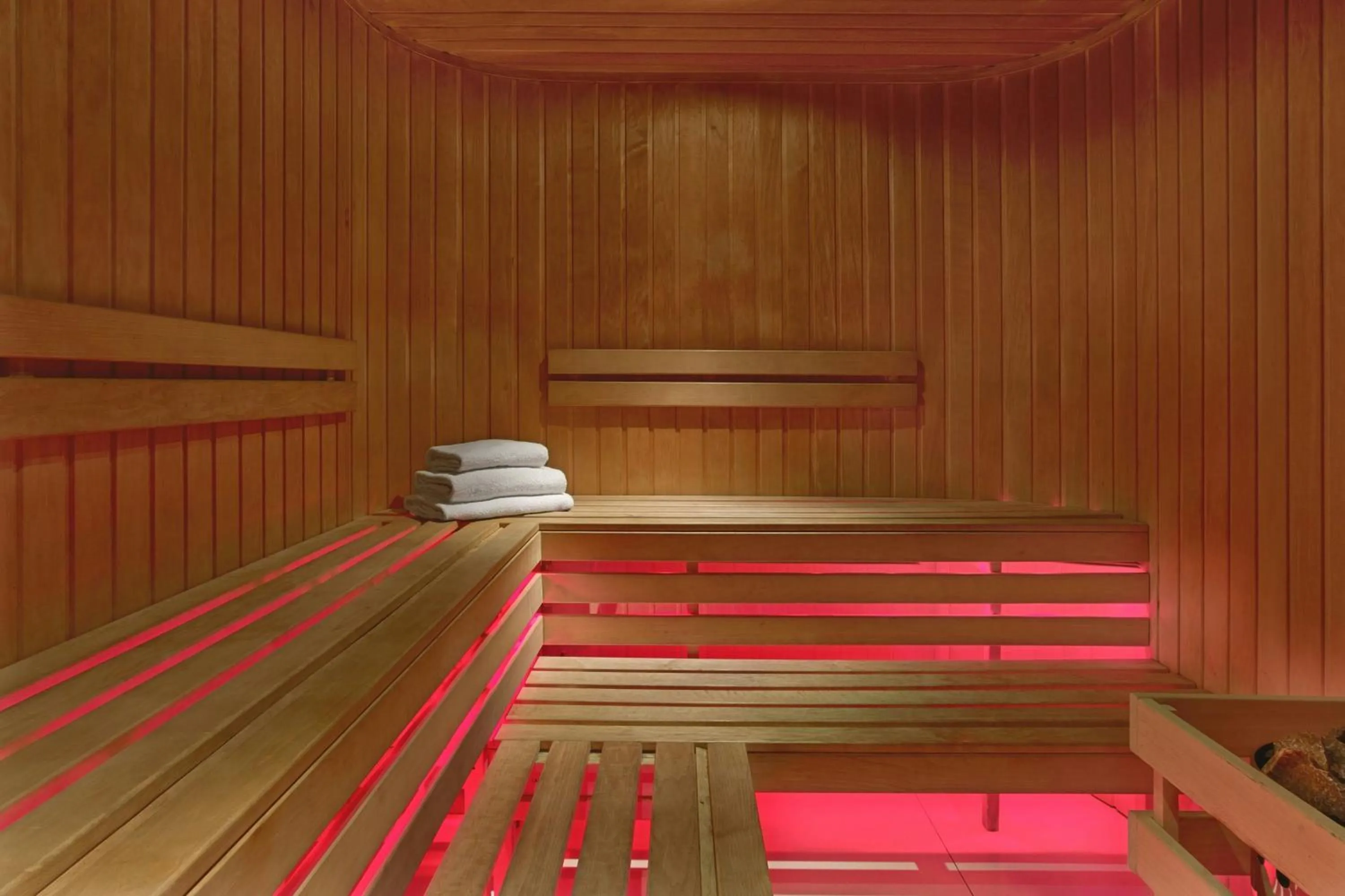 Spa and wellness centre/facilities in W London