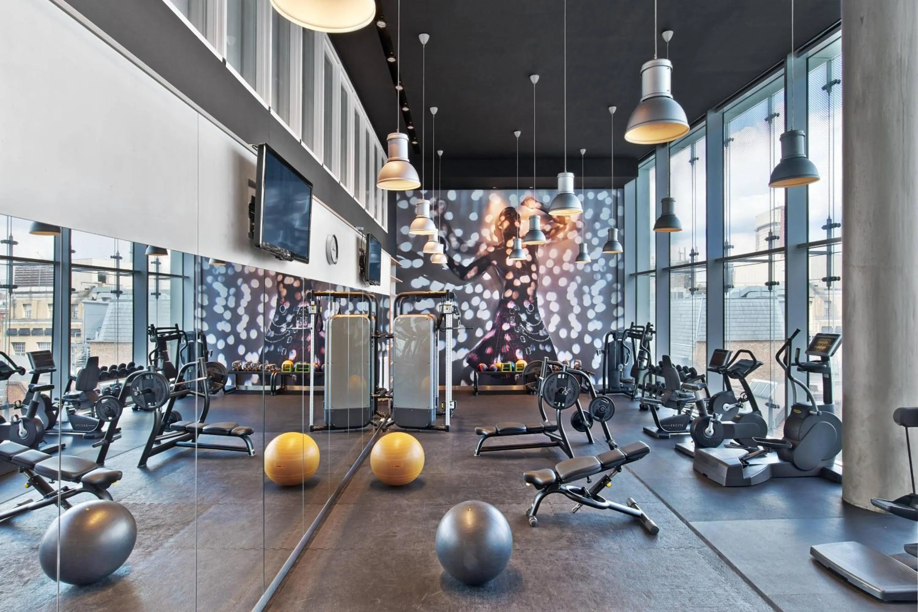 Area and facilities in W London