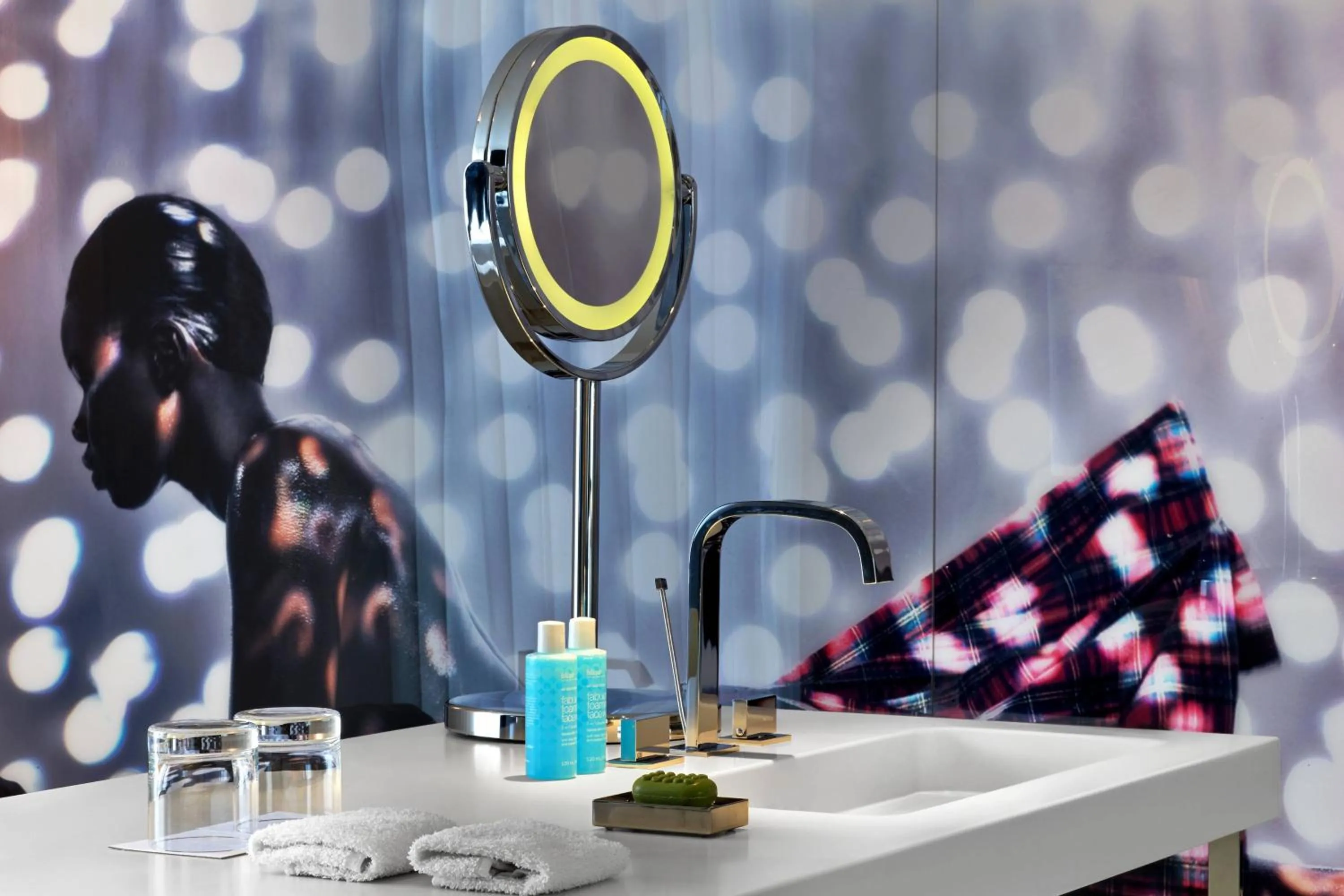 Photo of the whole room in W London