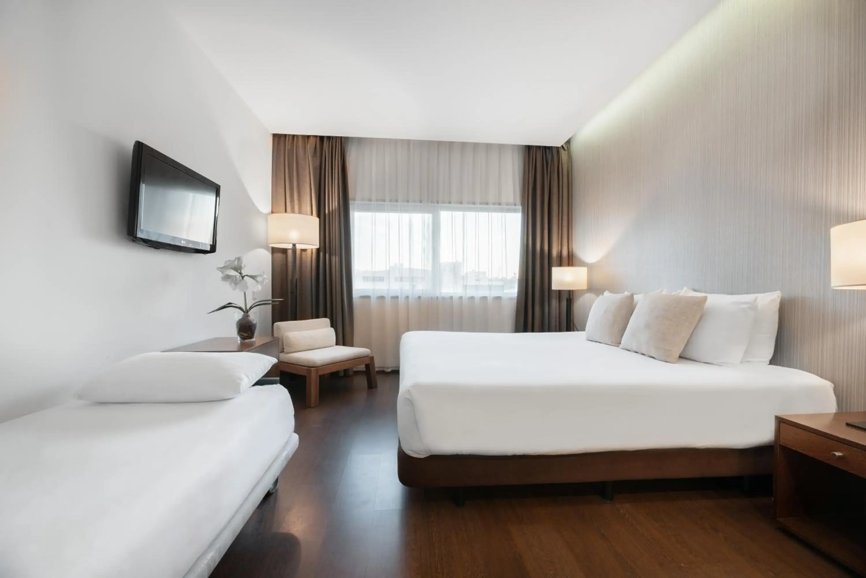 Photo of the whole room, Bed in Eurostars Mar de Vigo Photo of the whole room, Bed in Eurostars Mar de Vigo