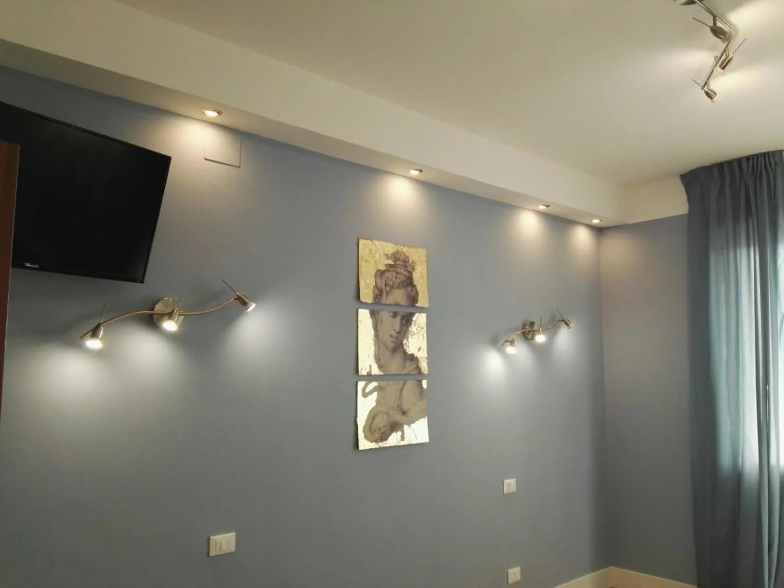 TV and multimedia in B&B Pescara Centro Luxury Suite