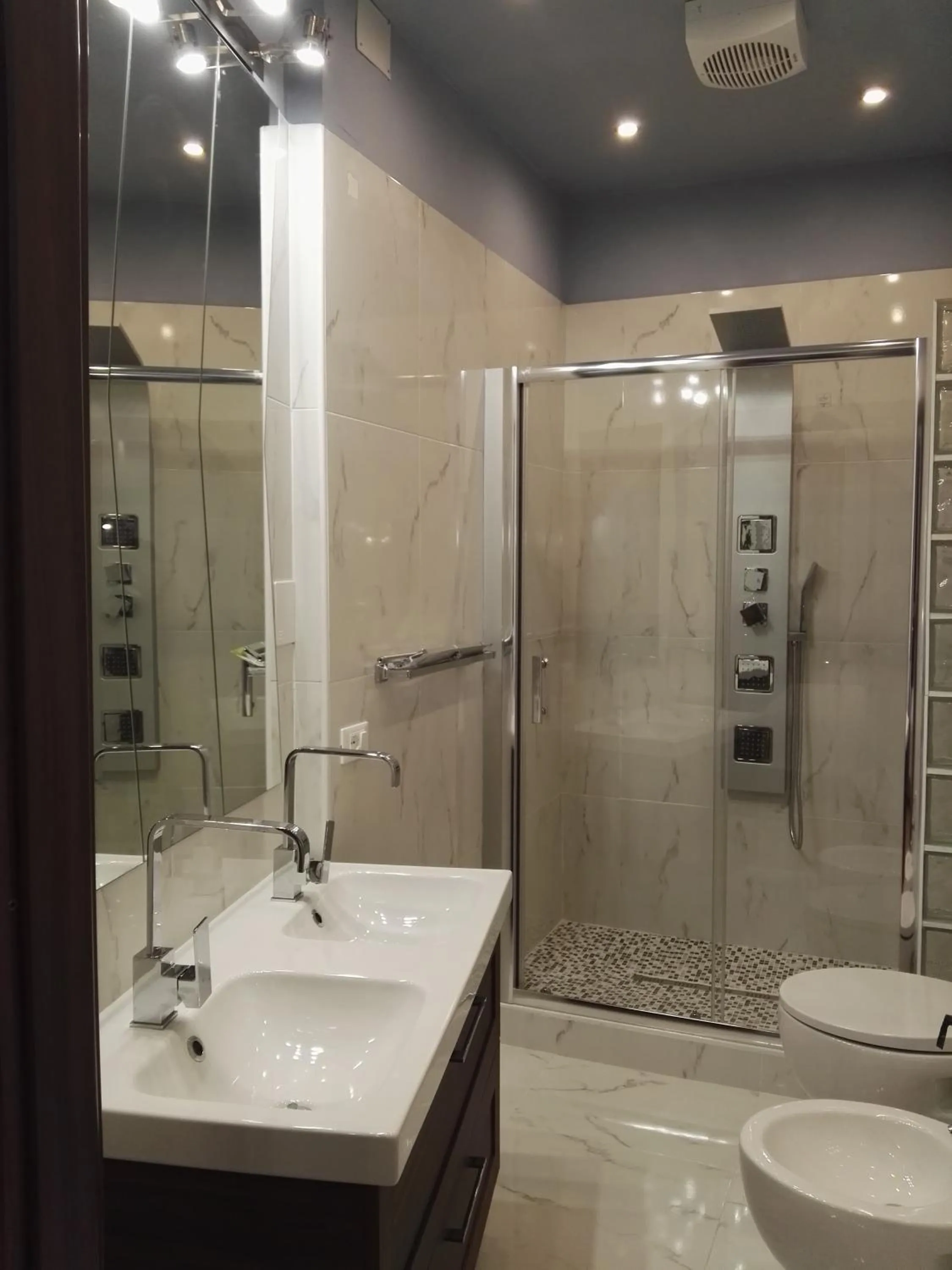 Bathroom in B&B Pescara Centro Luxury Suite