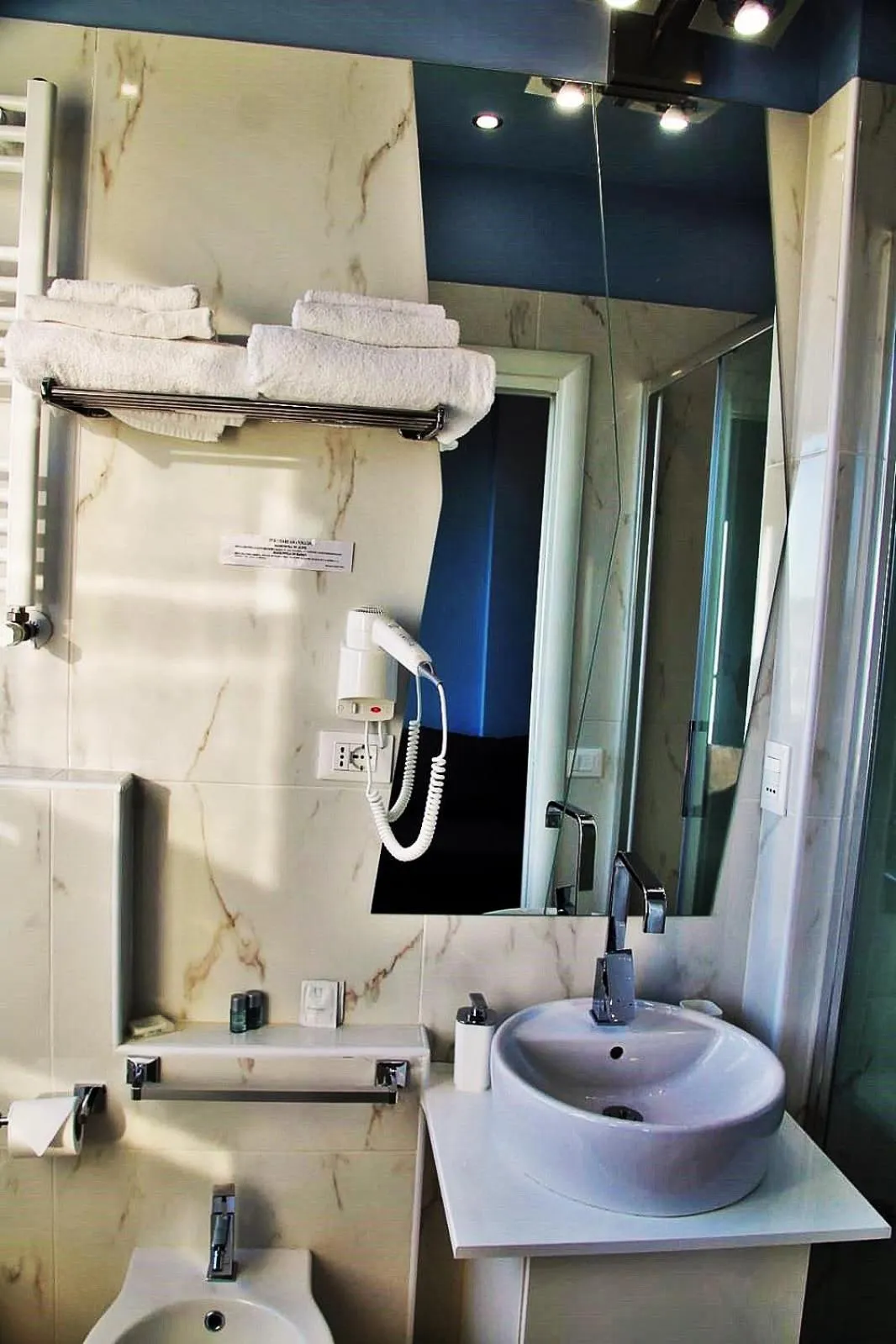 Bathroom in B&B Pescara Centro Luxury Suite