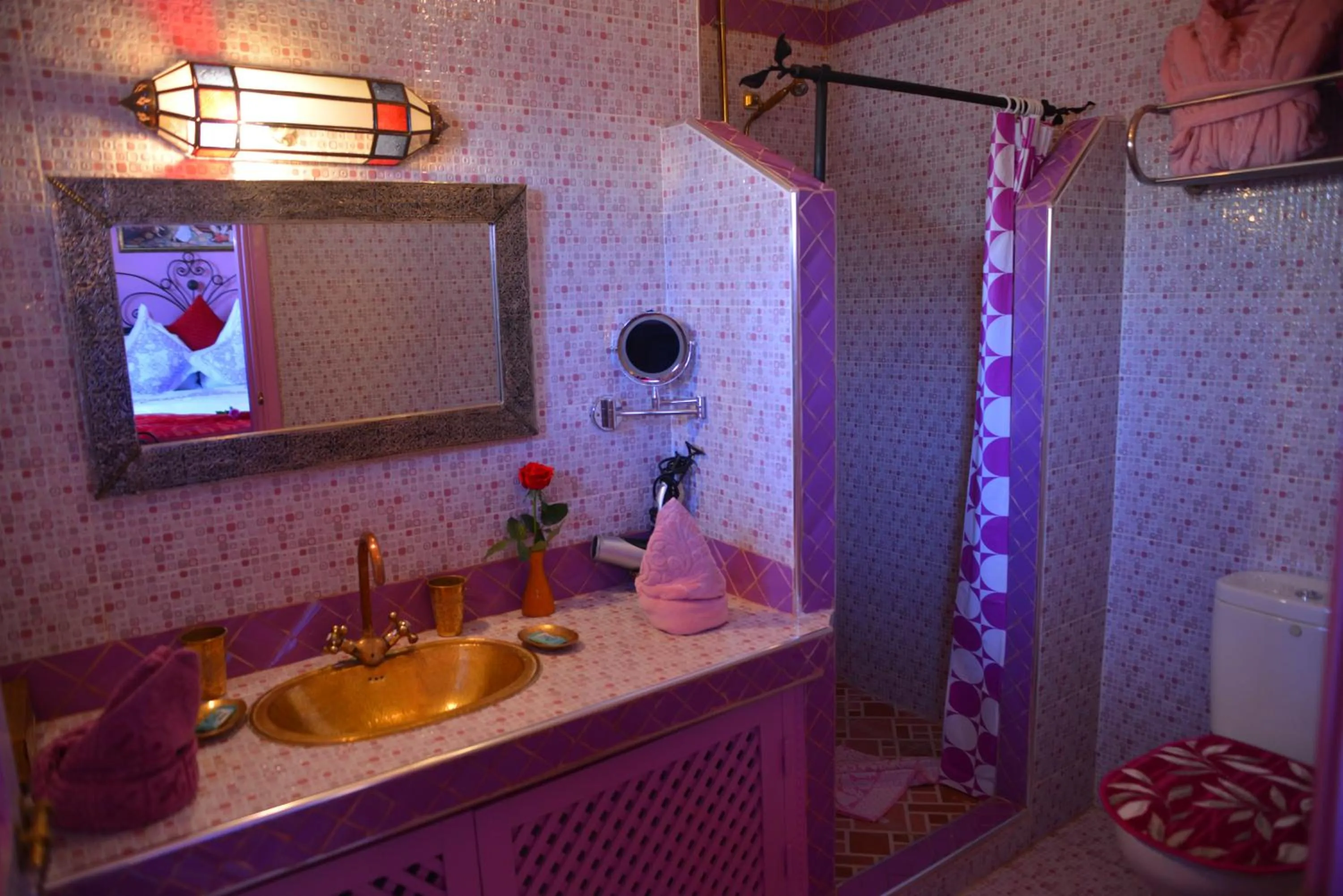 Shower in Riad bleu du Sud