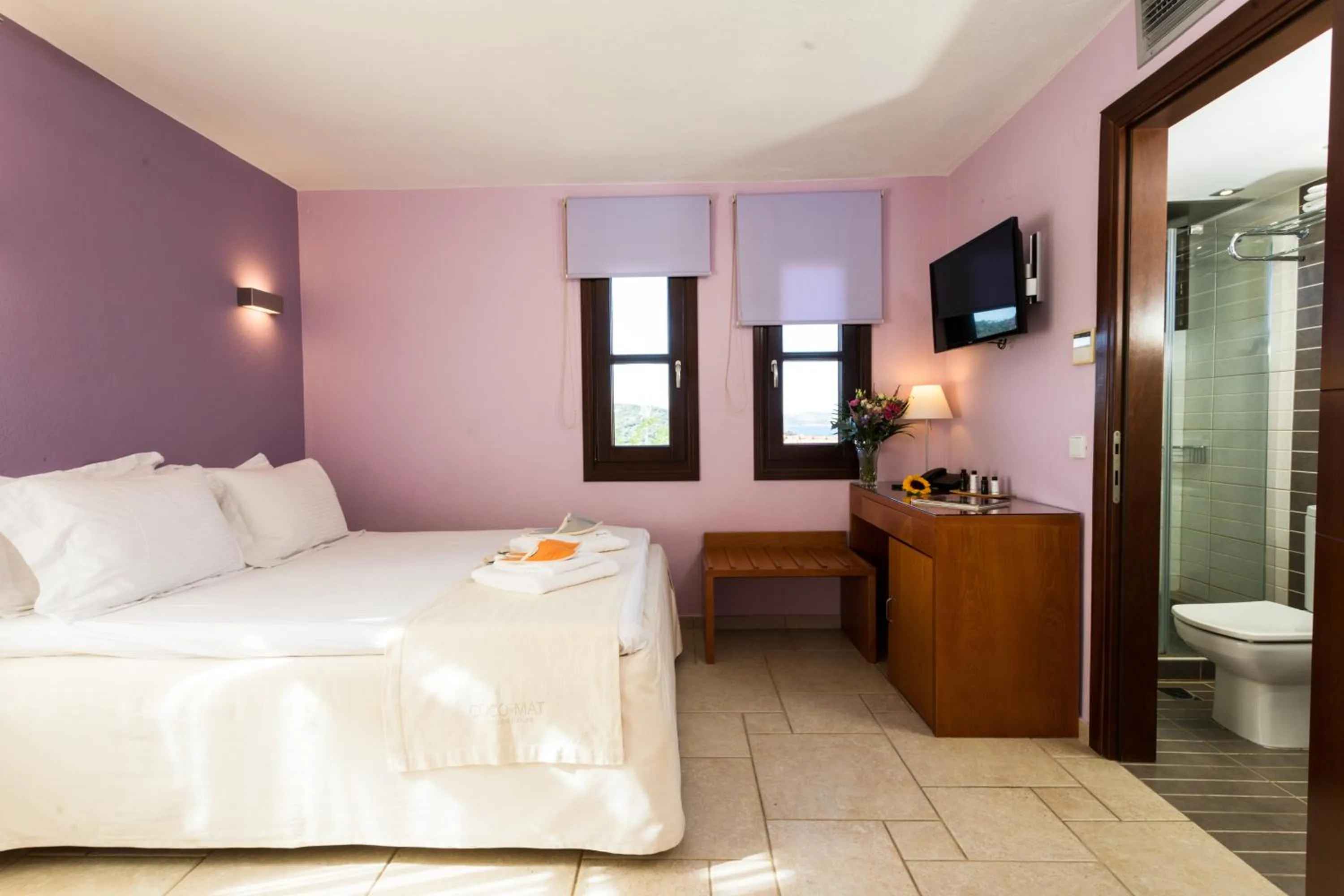 Toilet, Bed in Helianthus Guesthouse