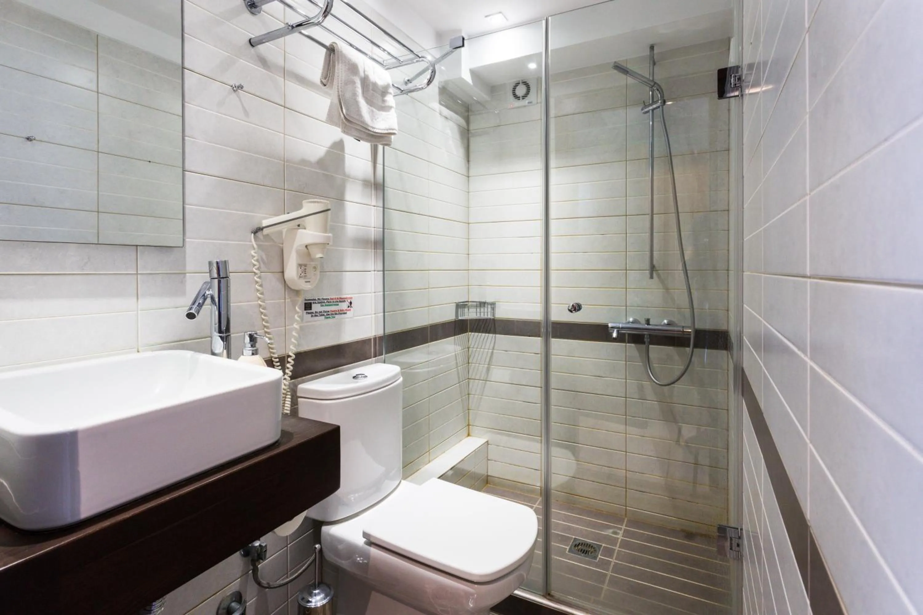 Shower in Helianthus Guesthouse