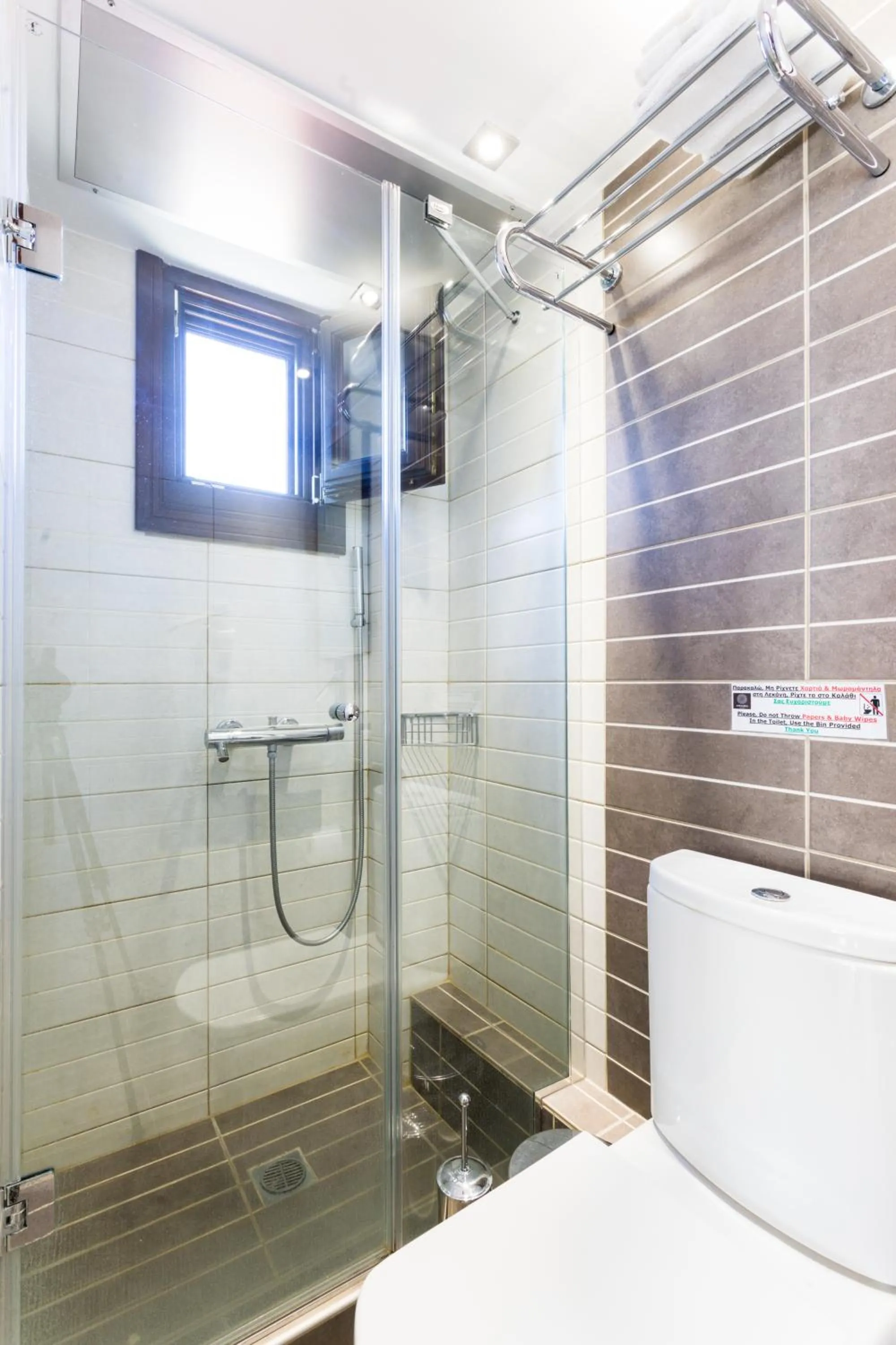 Shower in Helianthus Guesthouse