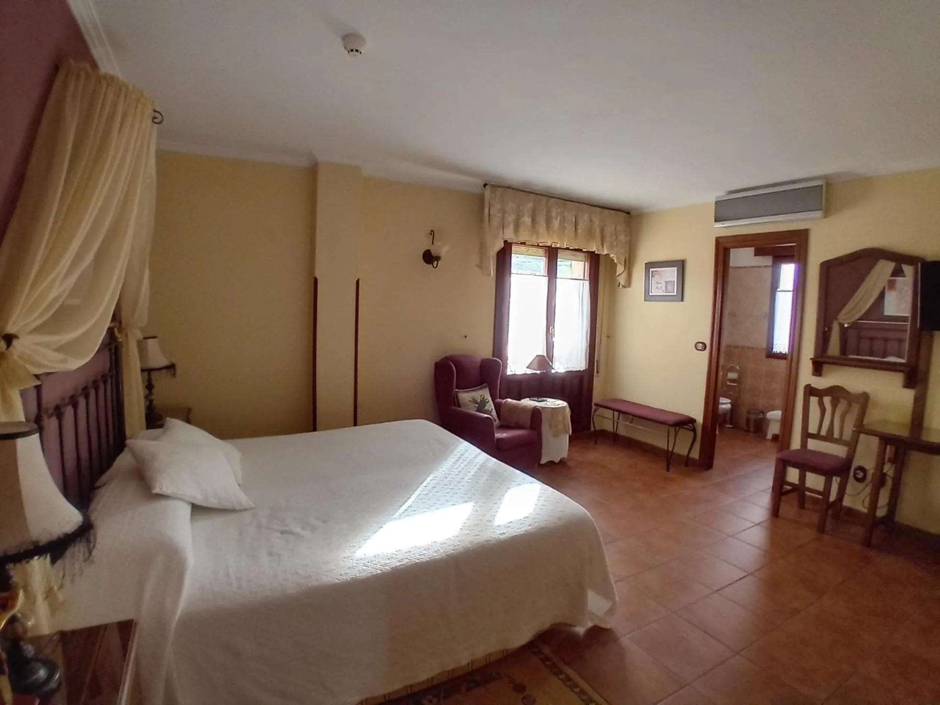 air conditioner, Bed in Posada Carpe Diem
