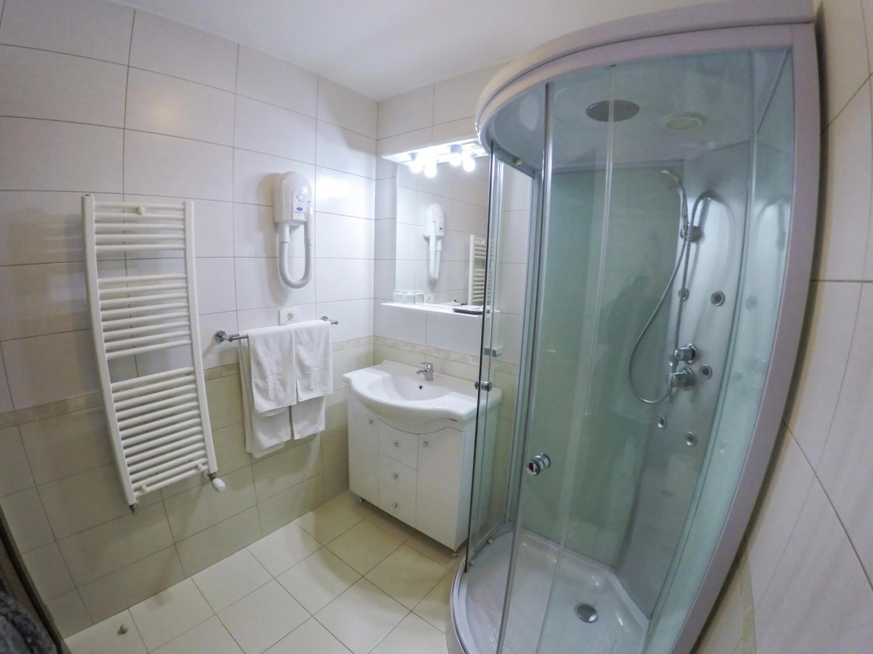 Bathroom in Hotel Hermes