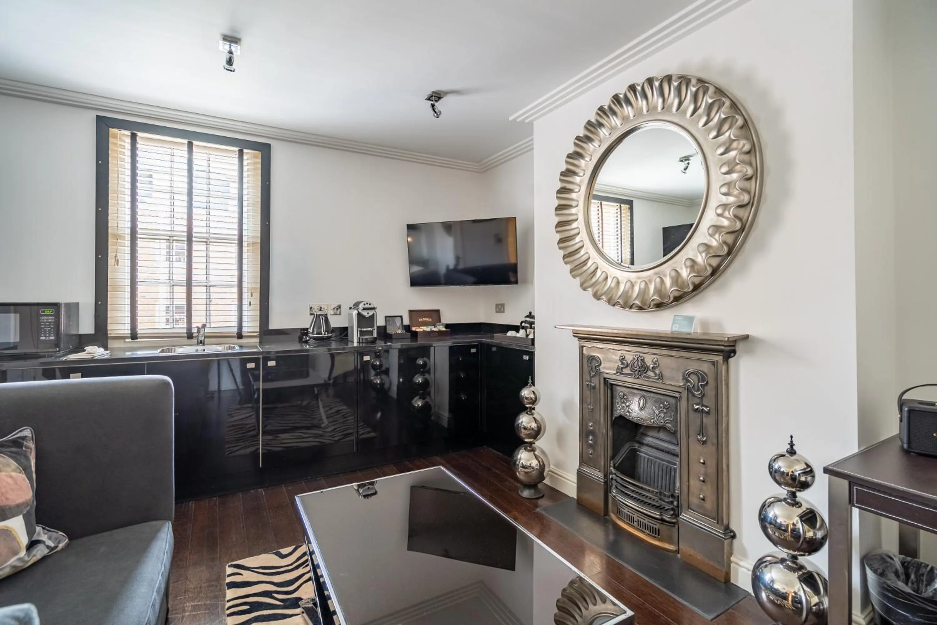 Kitchen or kitchenette in Strozzi Palace Suites by Mansley