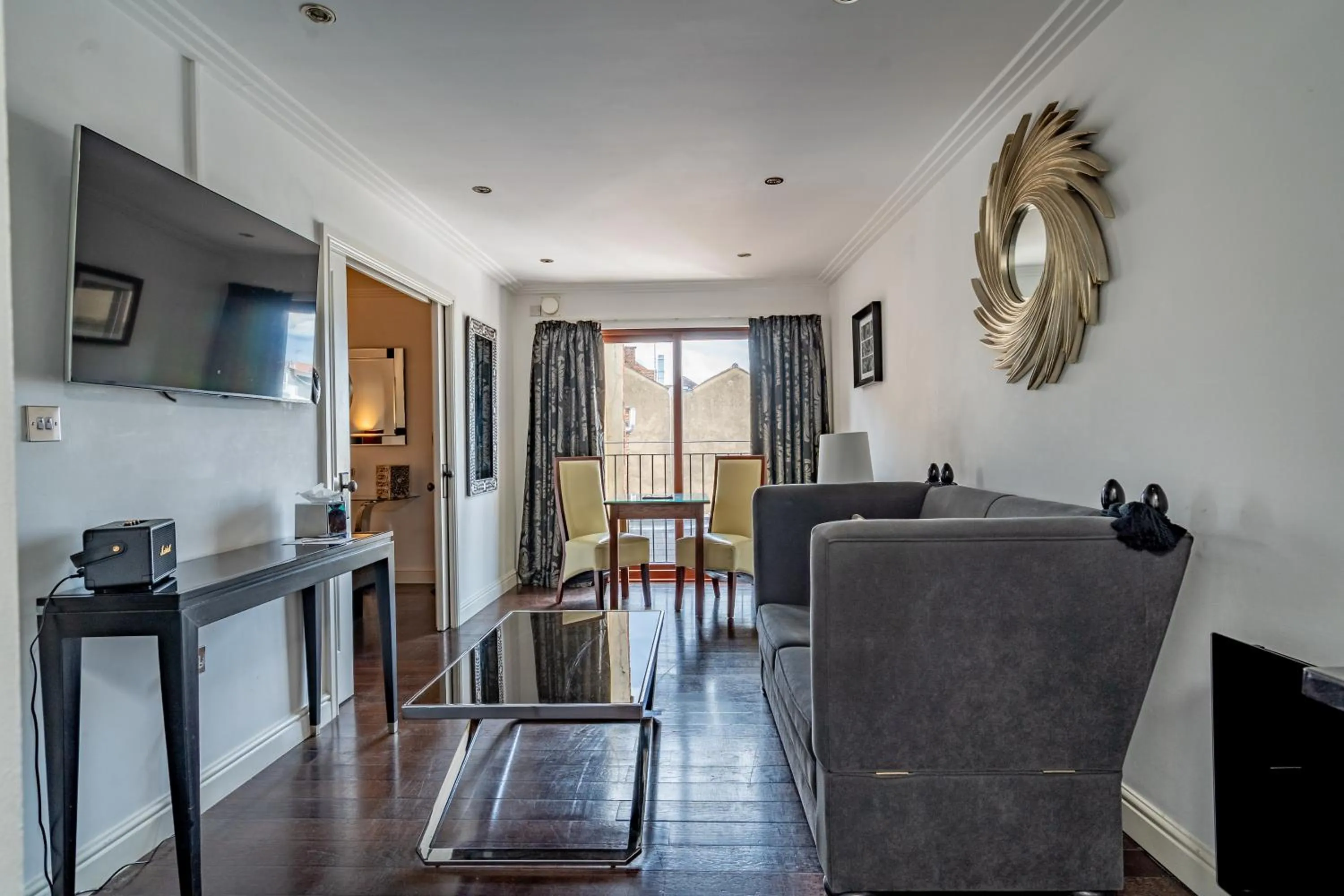 TV and multimedia in Strozzi Palace Suites by Mansley