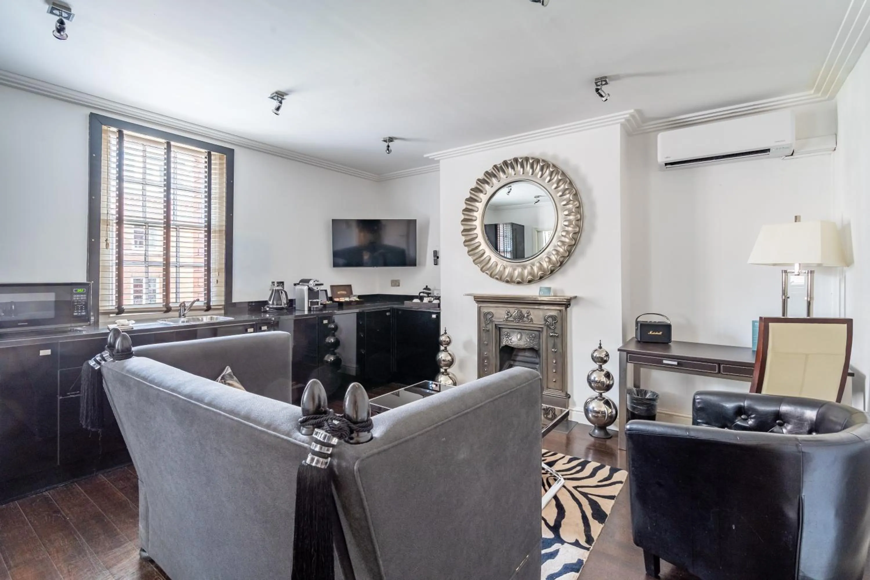 Kitchen or kitchenette in Strozzi Palace Suites by Mansley