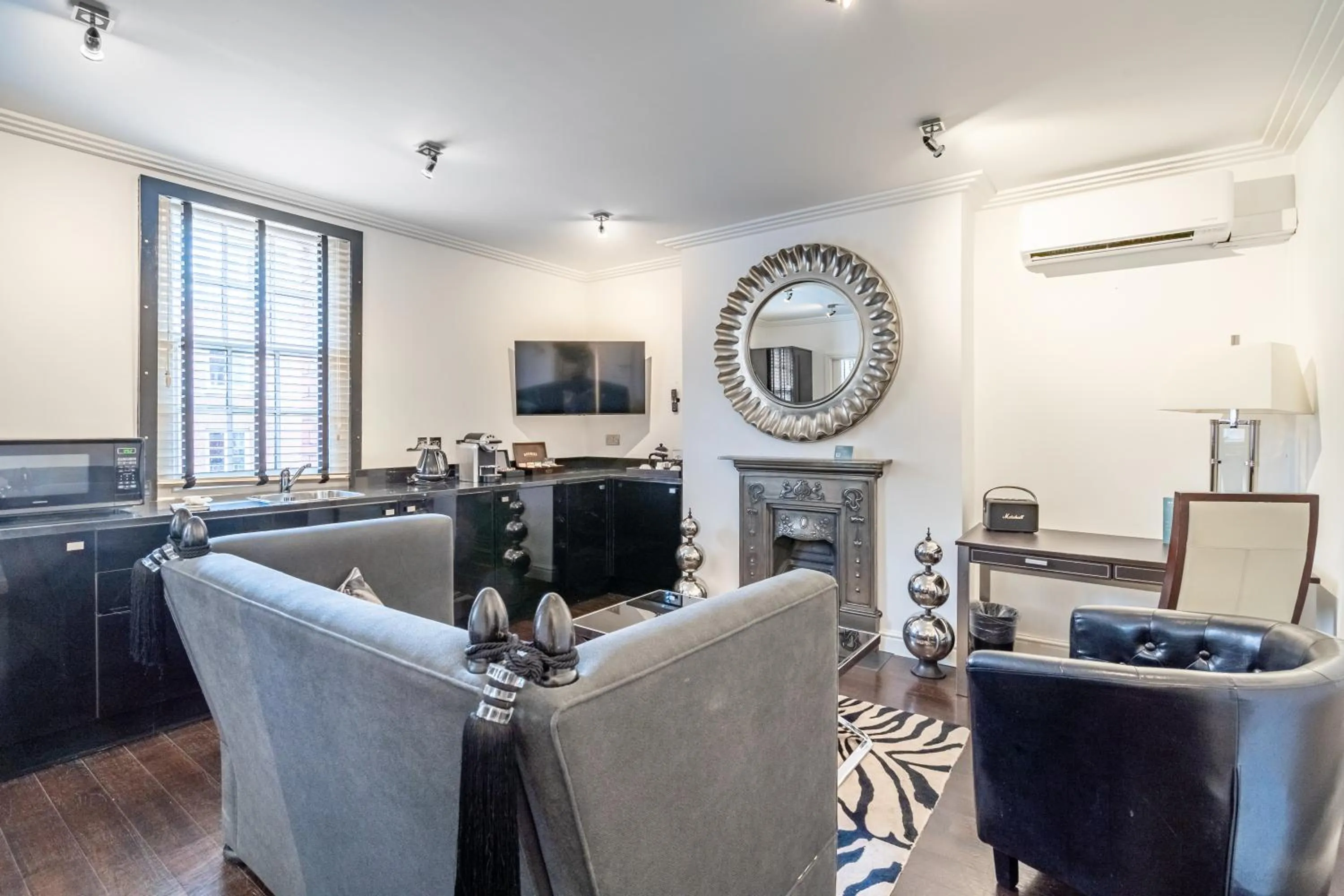 Kitchen or kitchenette in Strozzi Palace Suites by Mansley