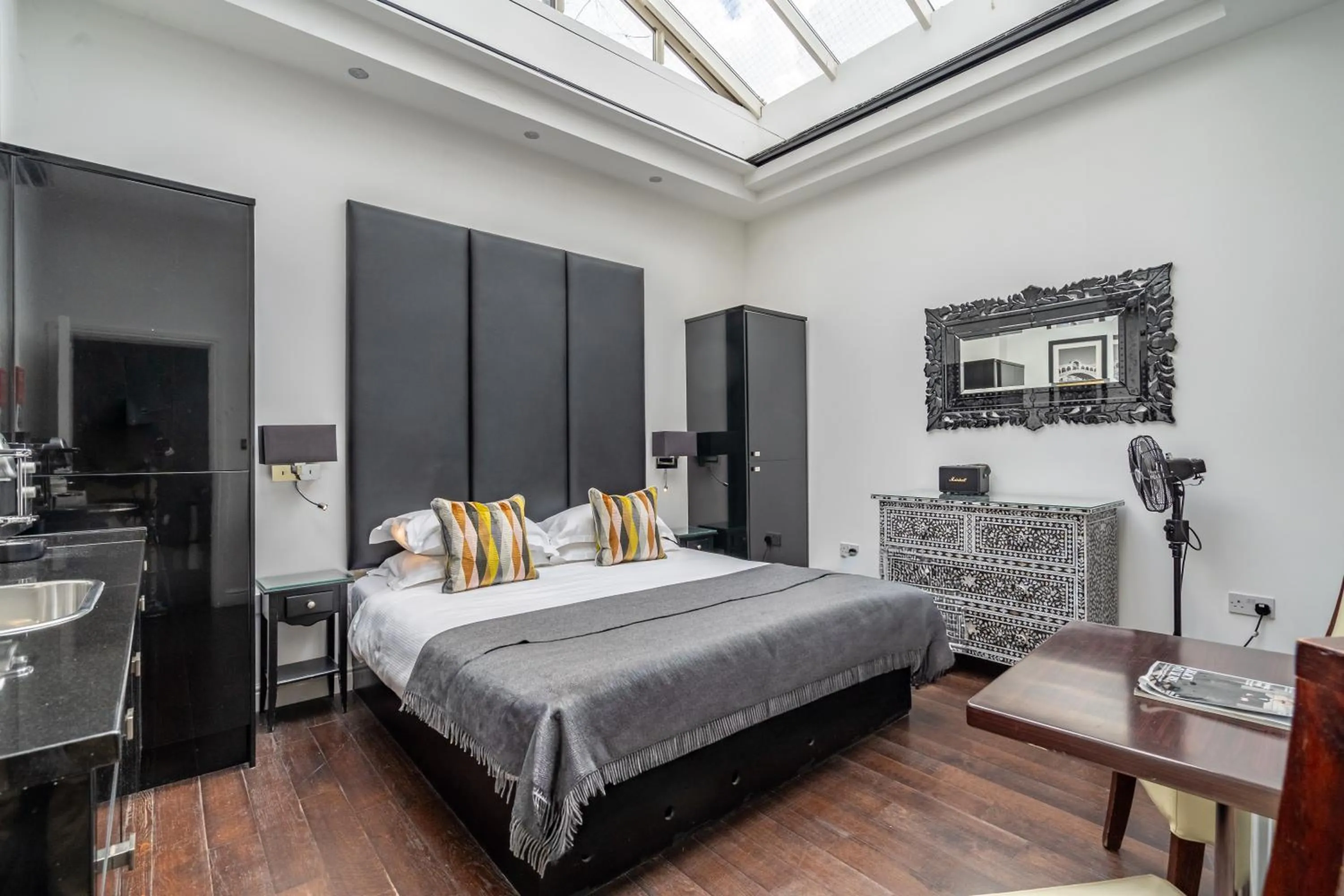 Bedroom, Bed in Strozzi Palace Suites by Mansley