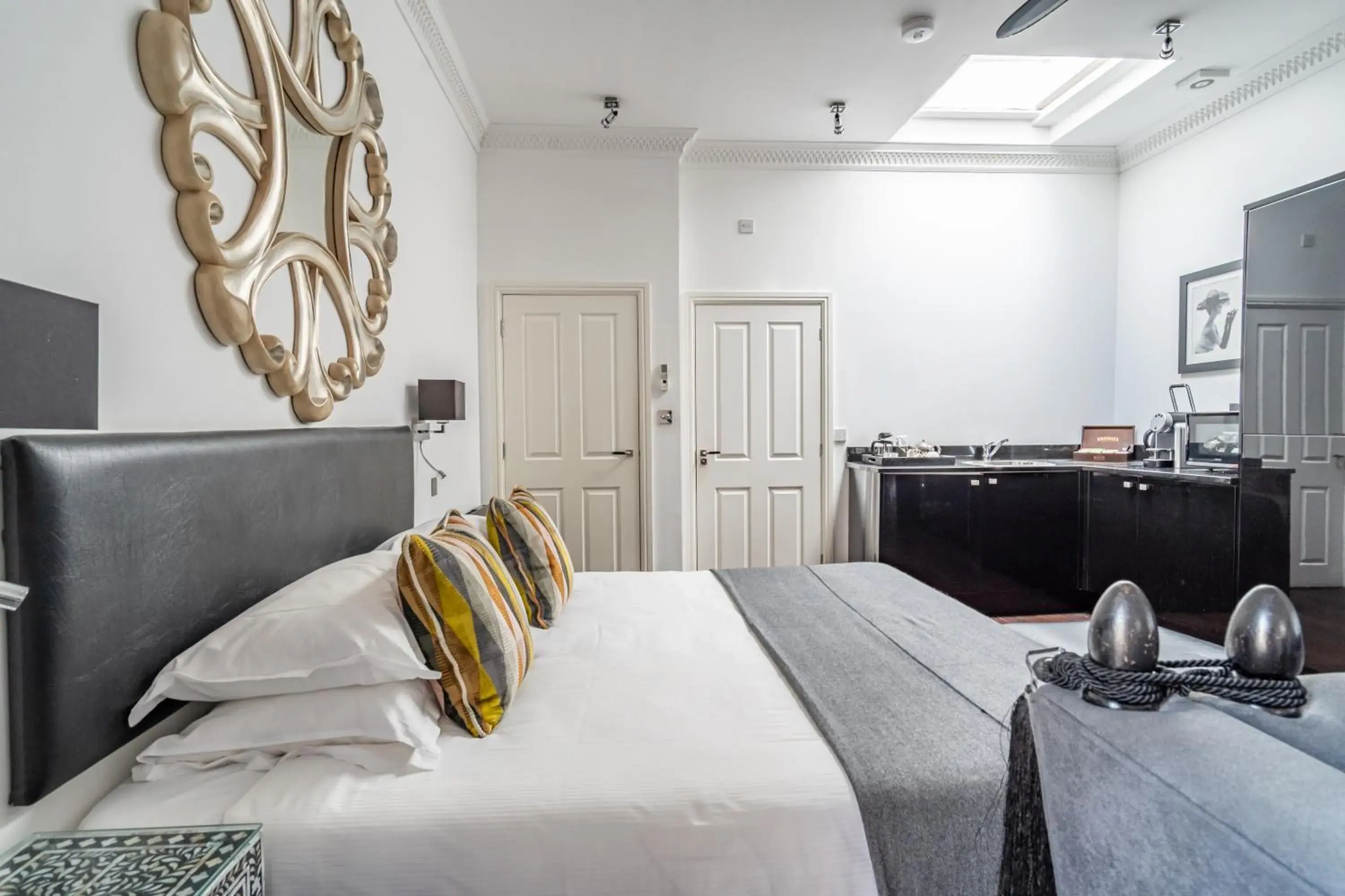 Bedroom, Bed in Strozzi Palace Suites by Mansley Bedroom, Bed in Strozzi Palace Suites by Mansley
