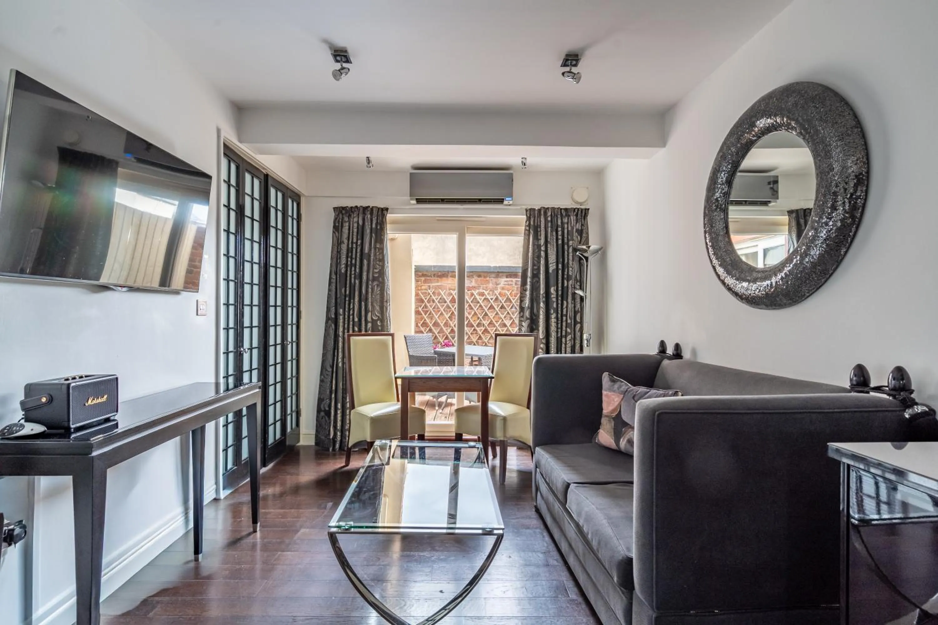 Living room in Strozzi Palace Suites by Mansley