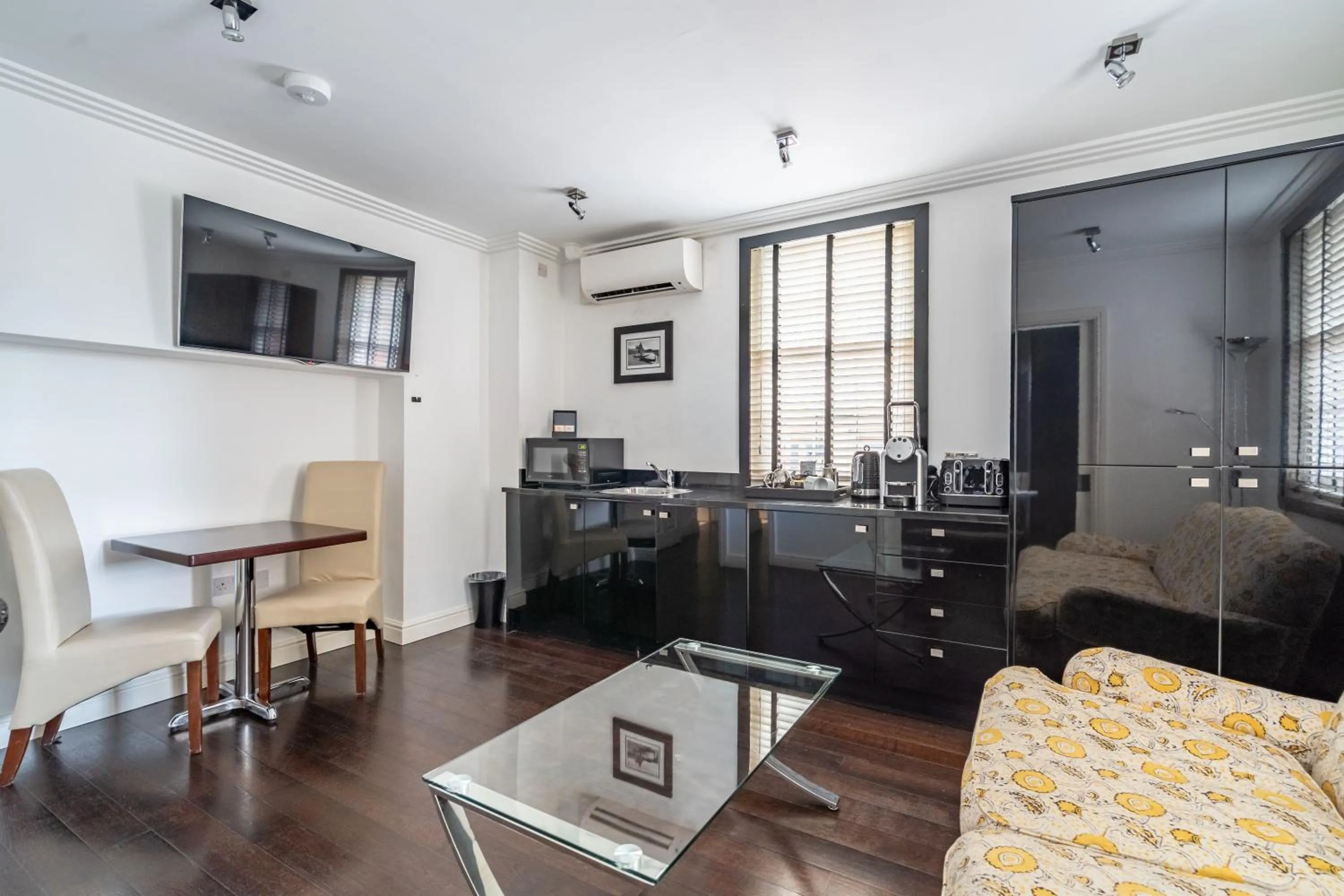 Kitchen or kitchenette in Strozzi Palace Suites by Mansley