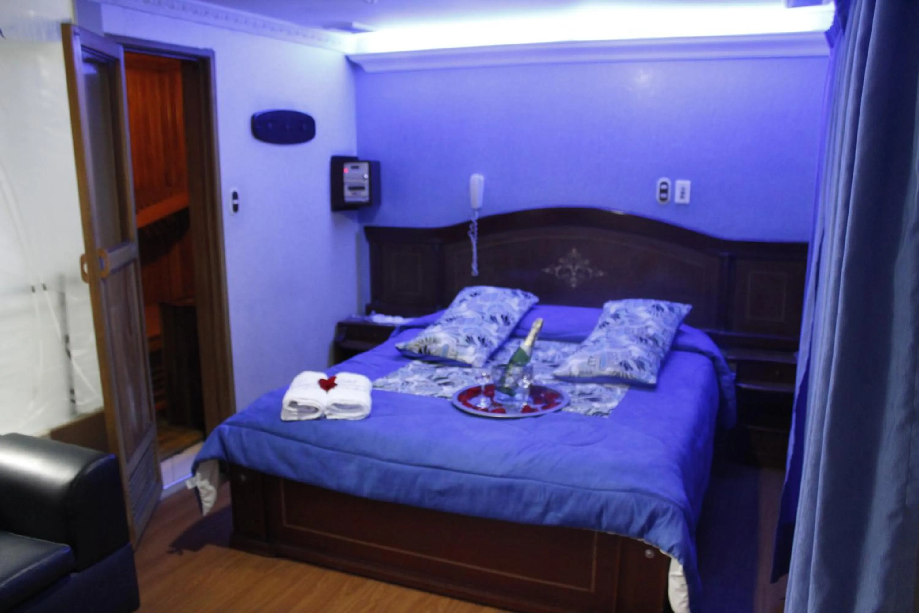 Bed in Motel Piramides De Cristal