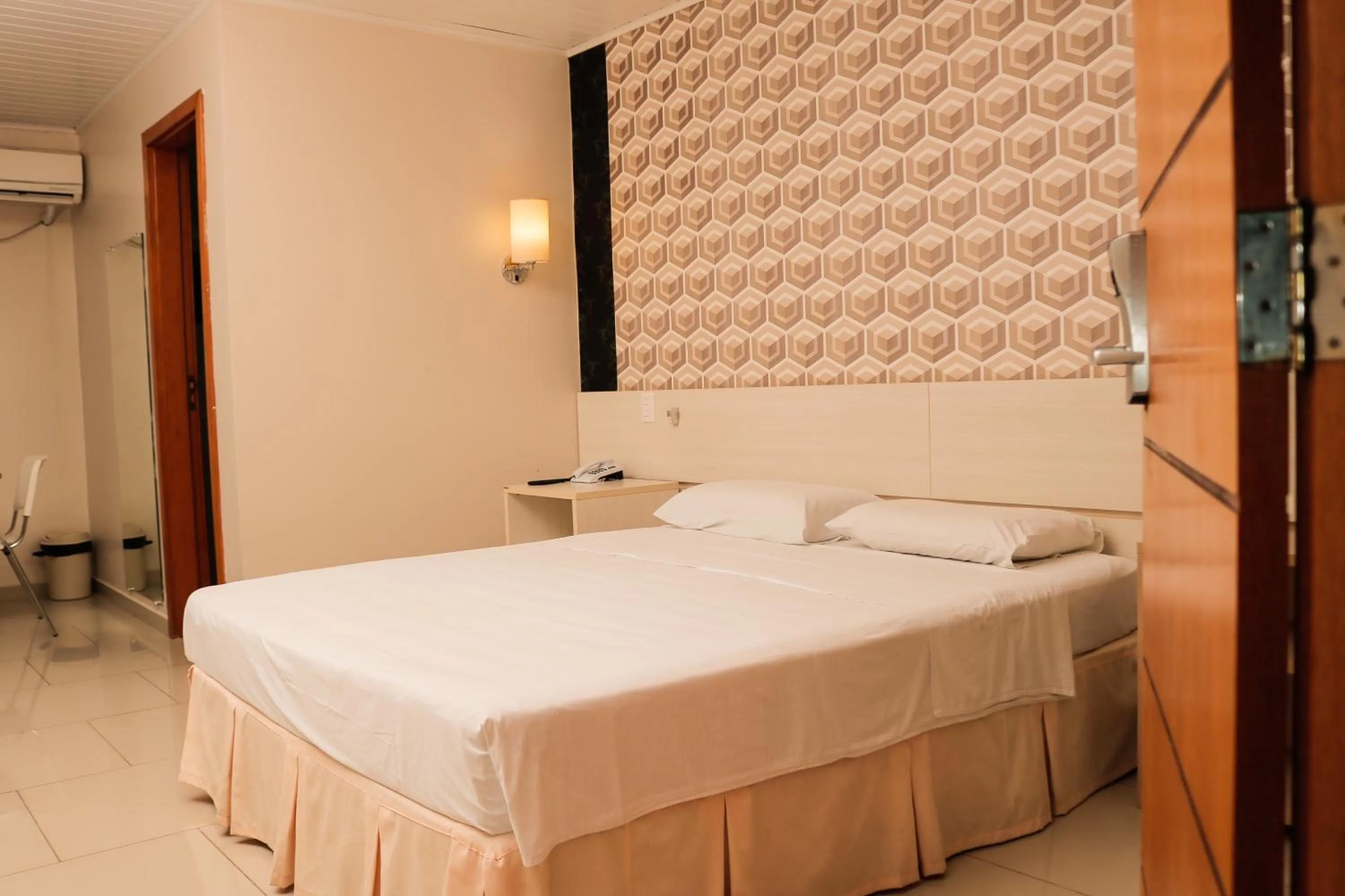 Bed in Atalanta Hotel