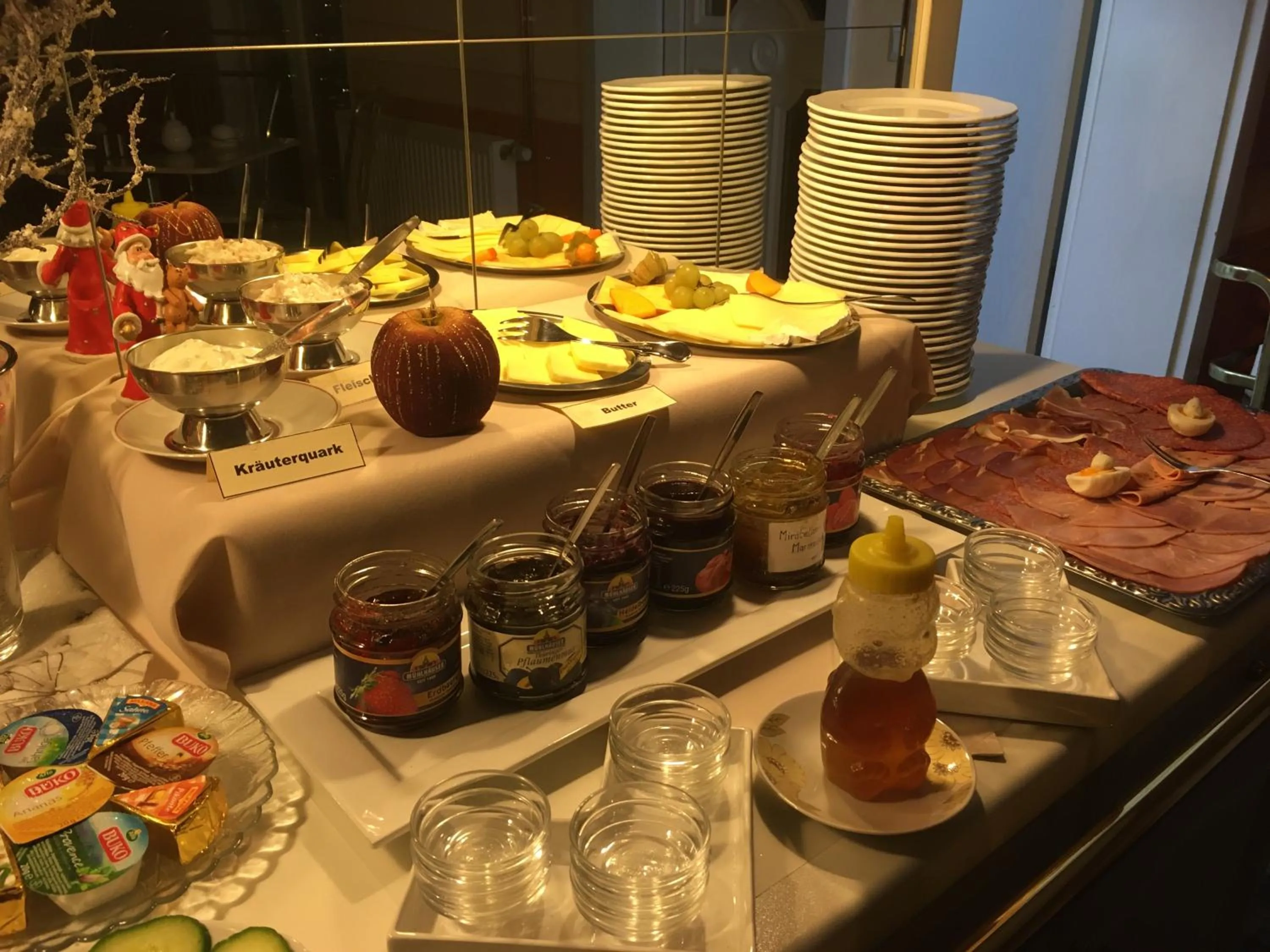 Buffet breakfast in Hotel-Pension Lydia