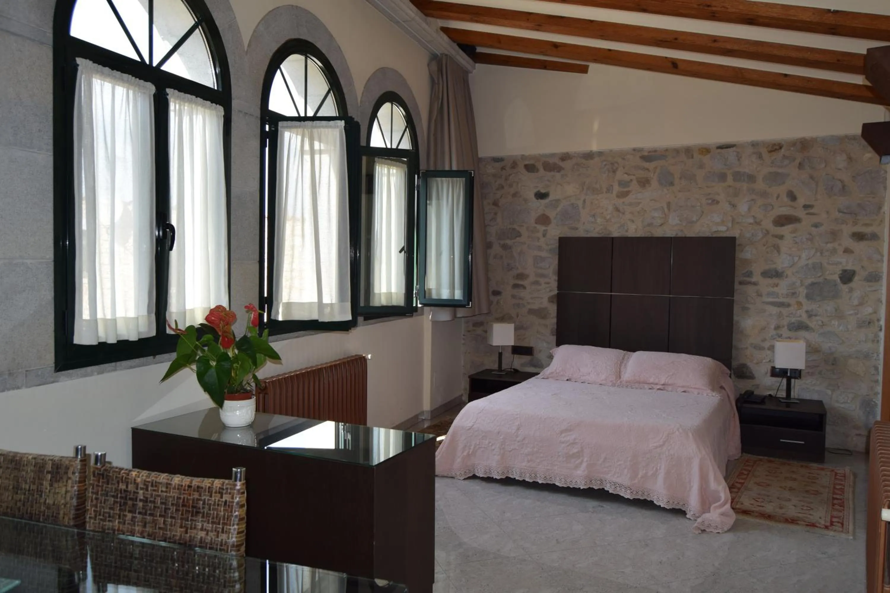 Photo of the whole room, Bed in Hotel Històric