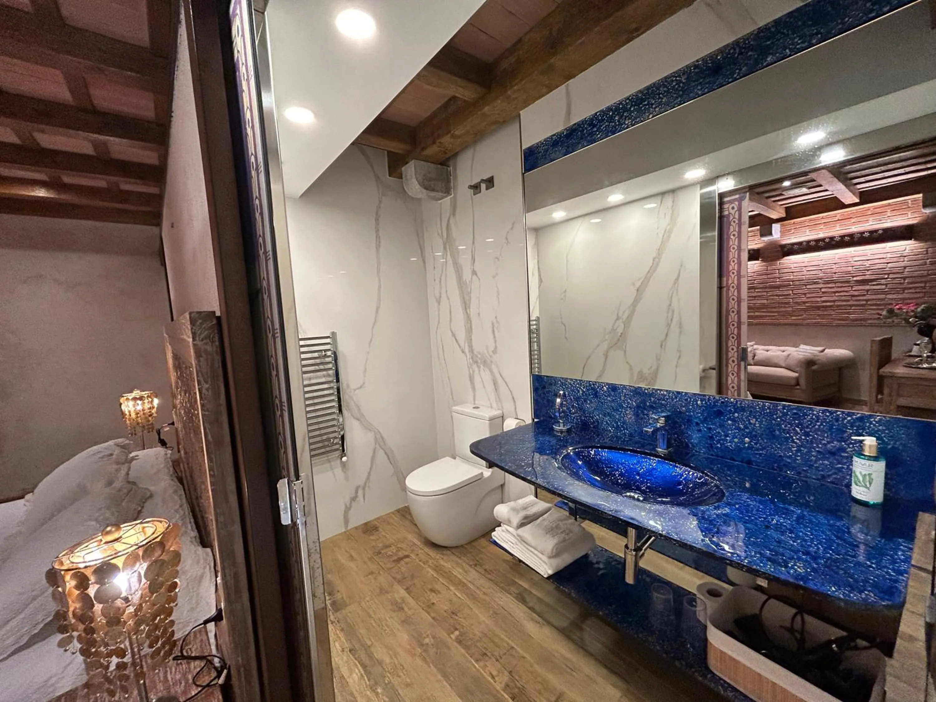 Bathroom in Hotel Històric