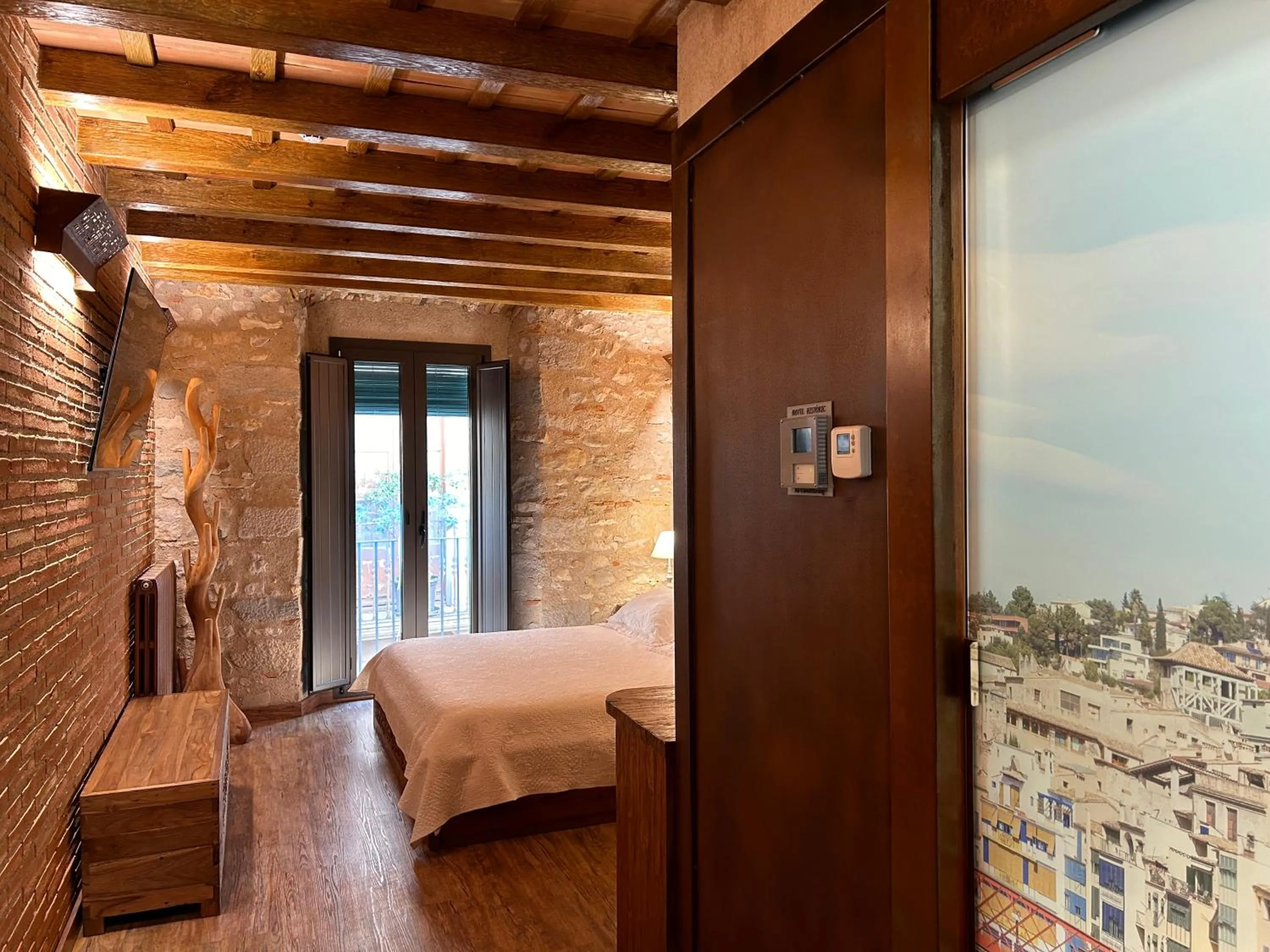 Photo of the whole room, Bed in Hotel Històric