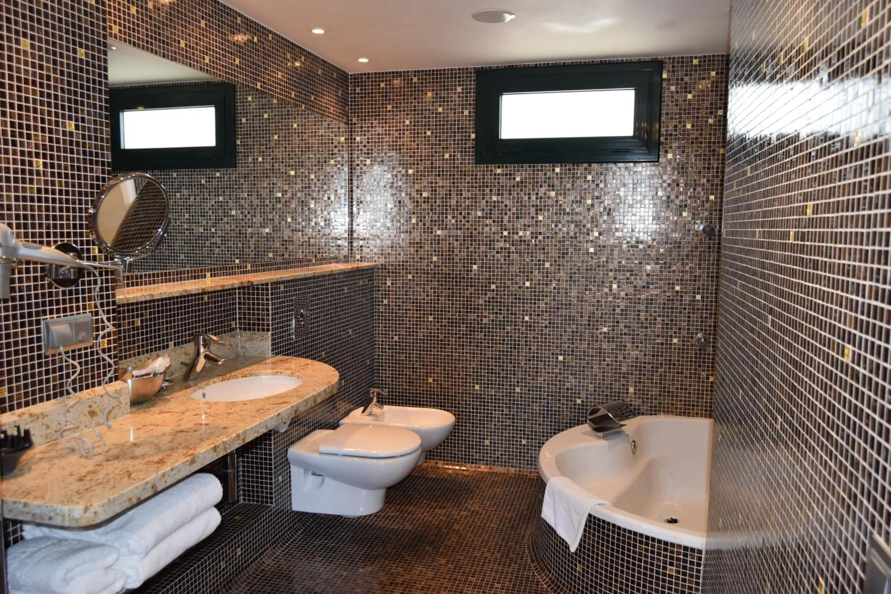 Bathroom in Hotel Històric