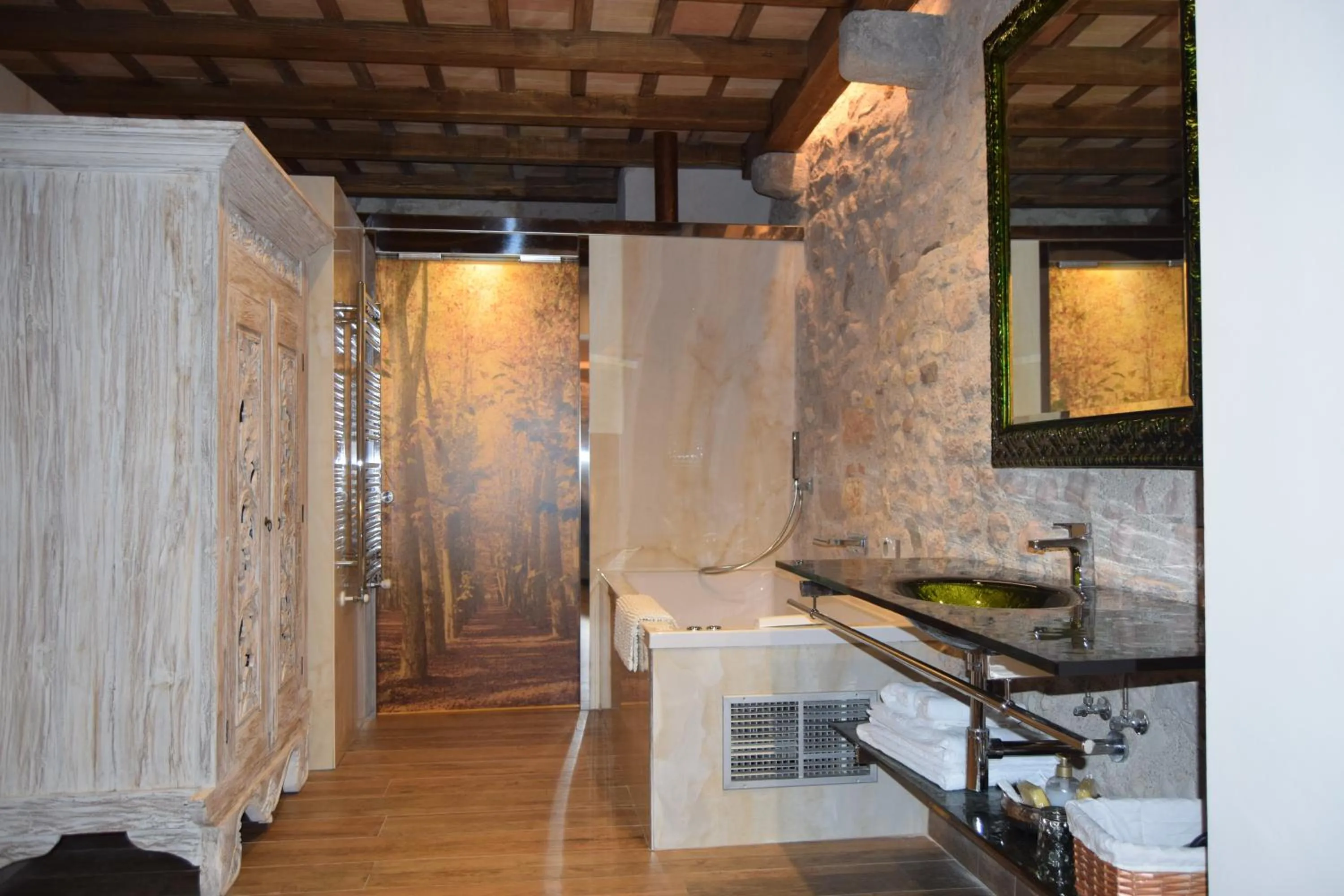 Bathroom in Hotel Històric