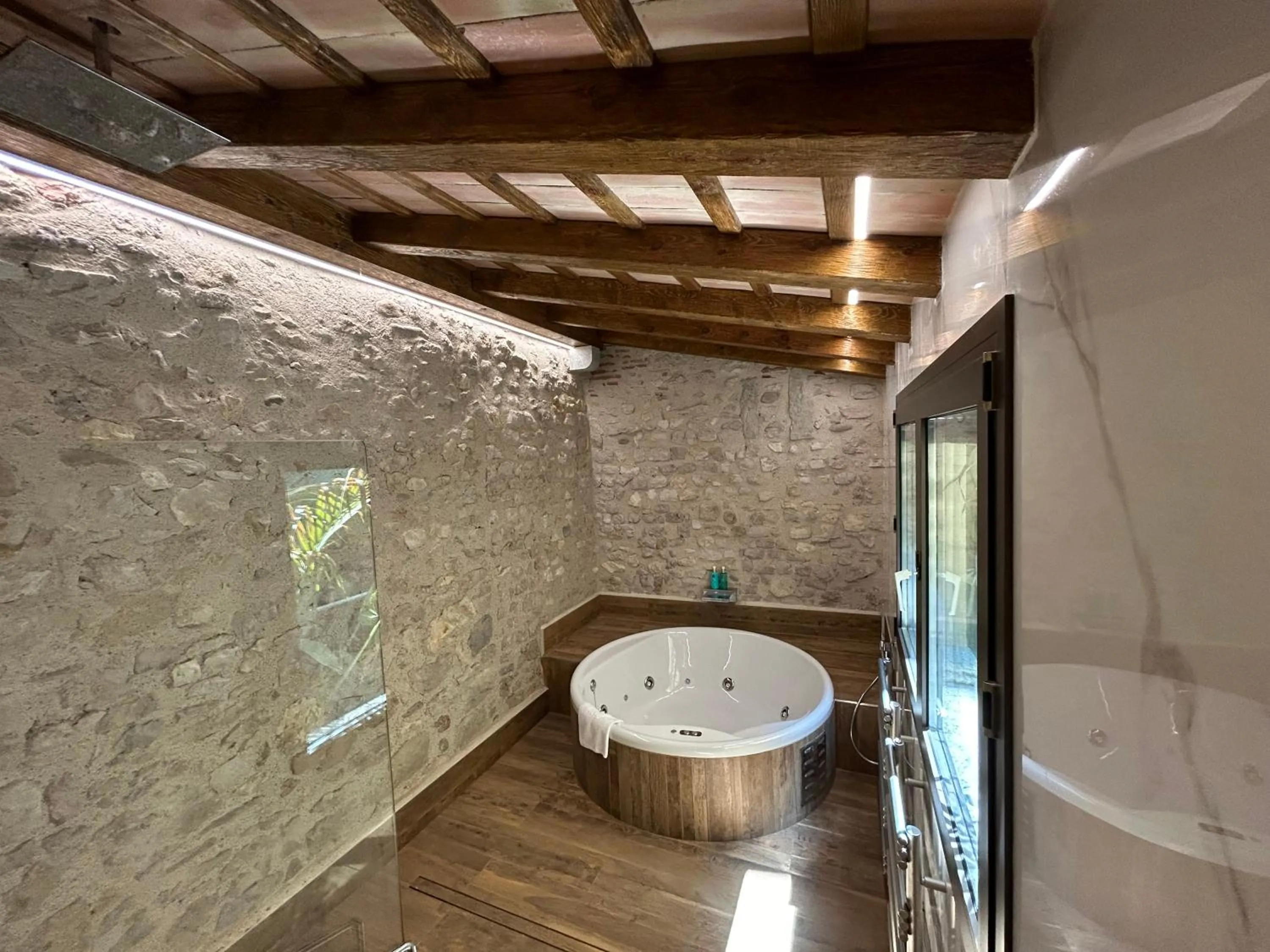 Bathroom in Hotel Històric