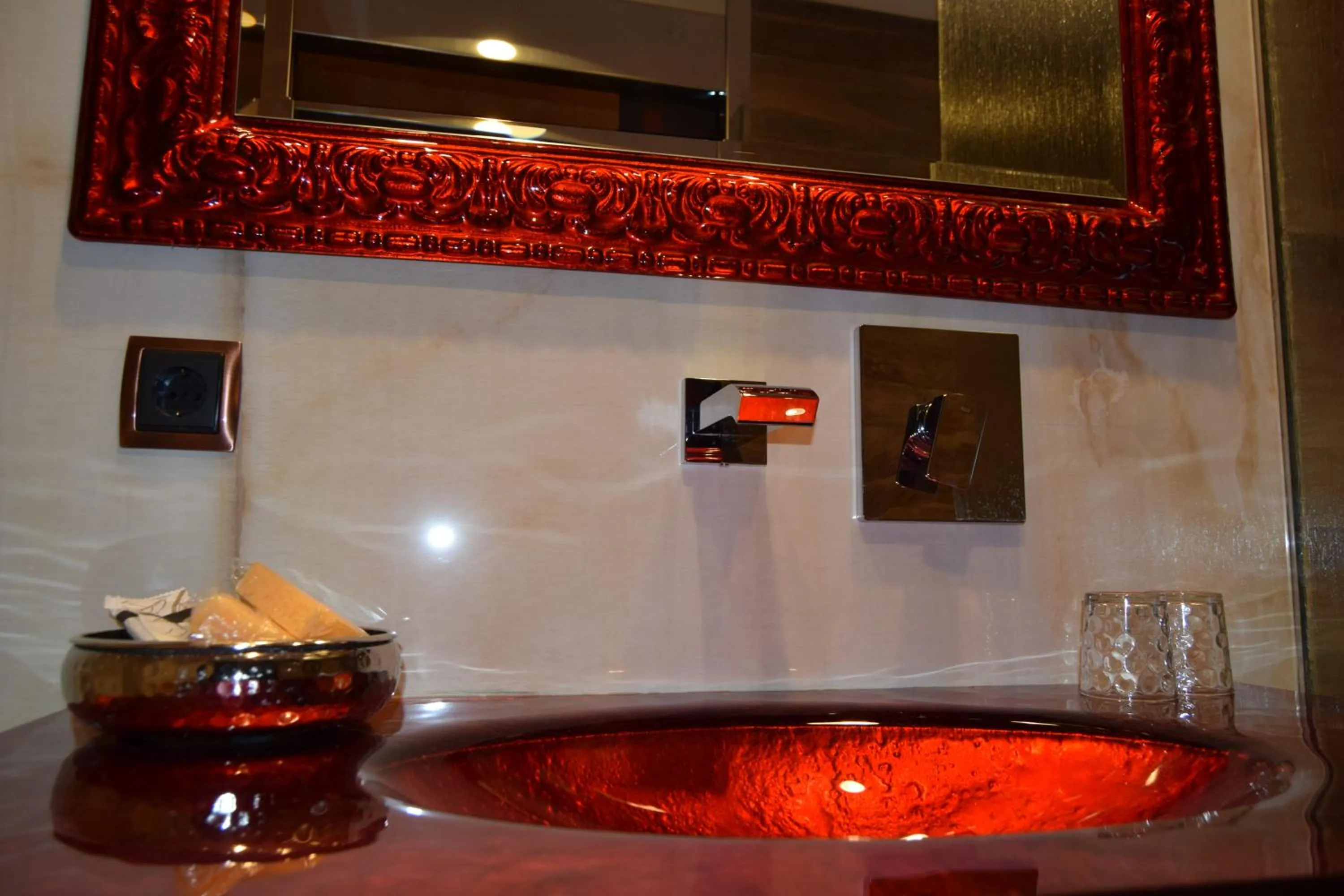 Toilet in Hotel Històric