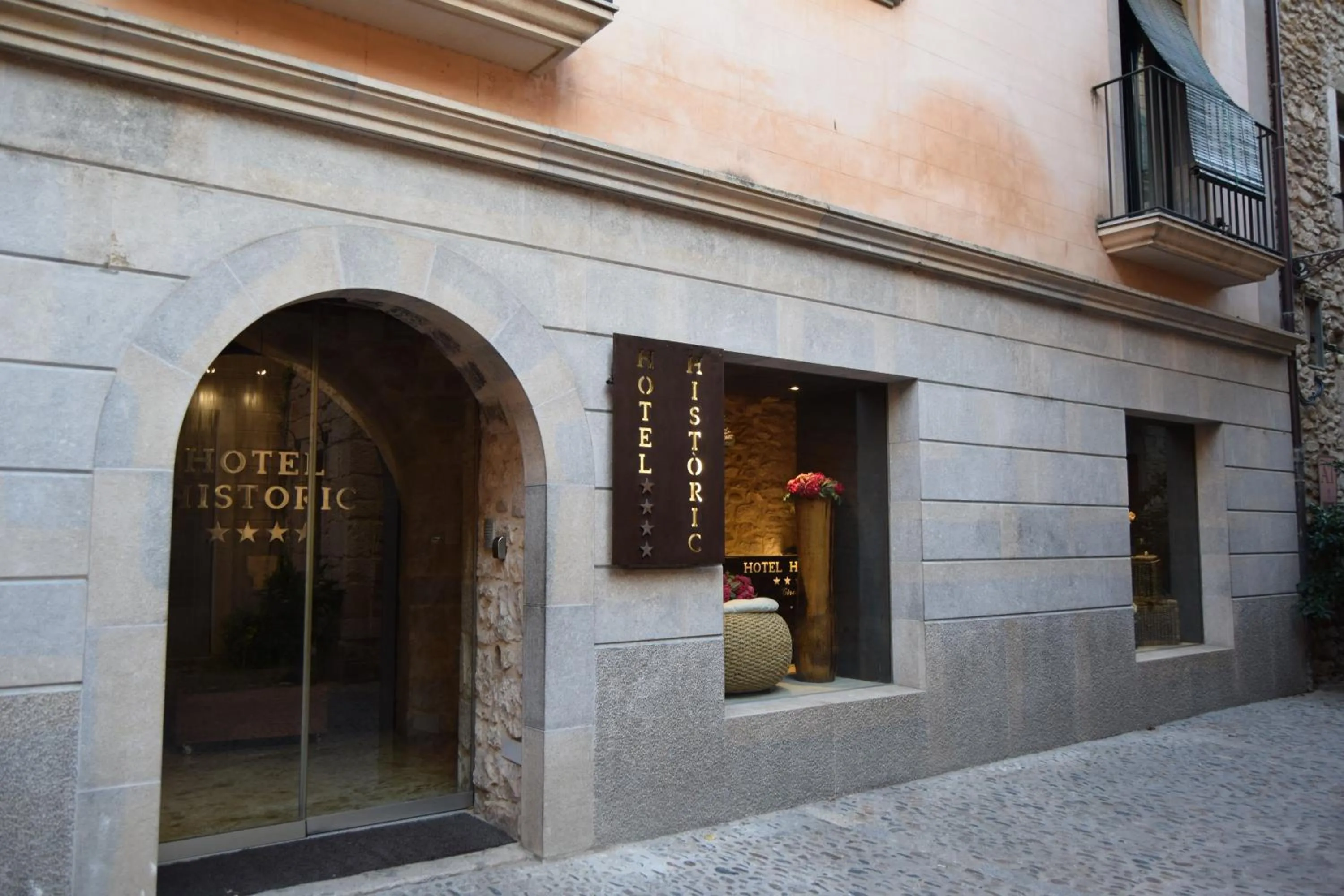 Property building in Hotel Històric