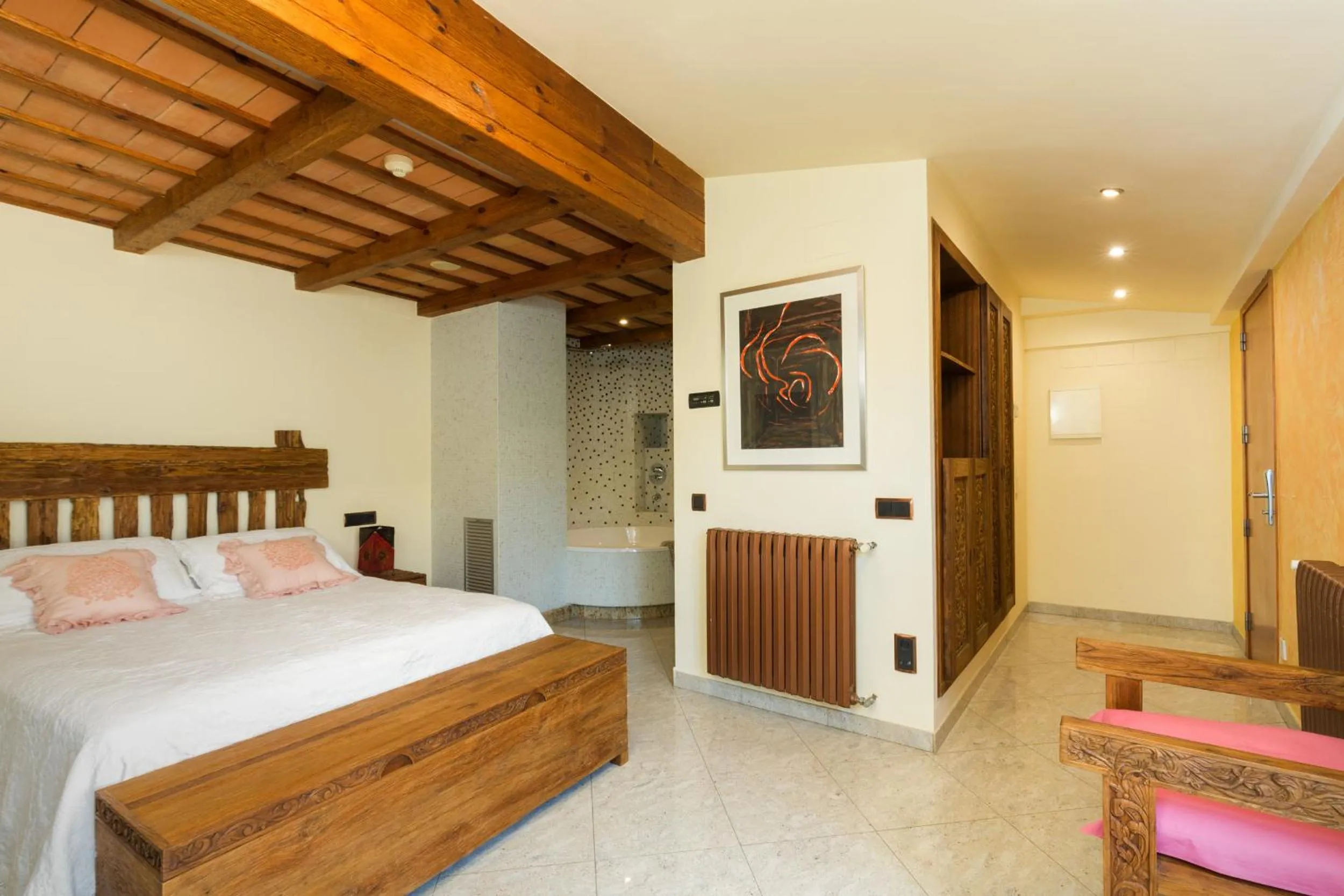Photo of the whole room, Bed in Hotel Històric