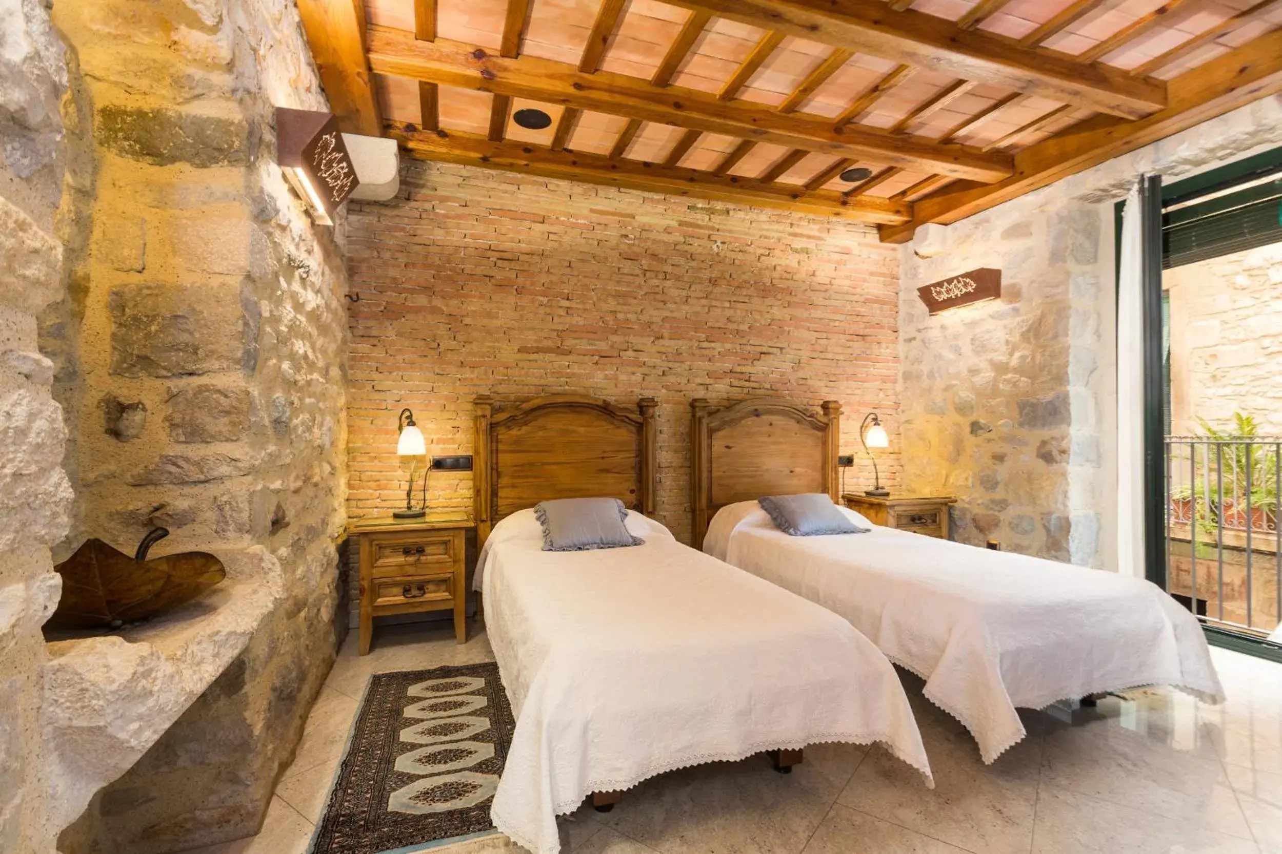 Twin Room in Hotel Històric Twin Room in Hotel Històric