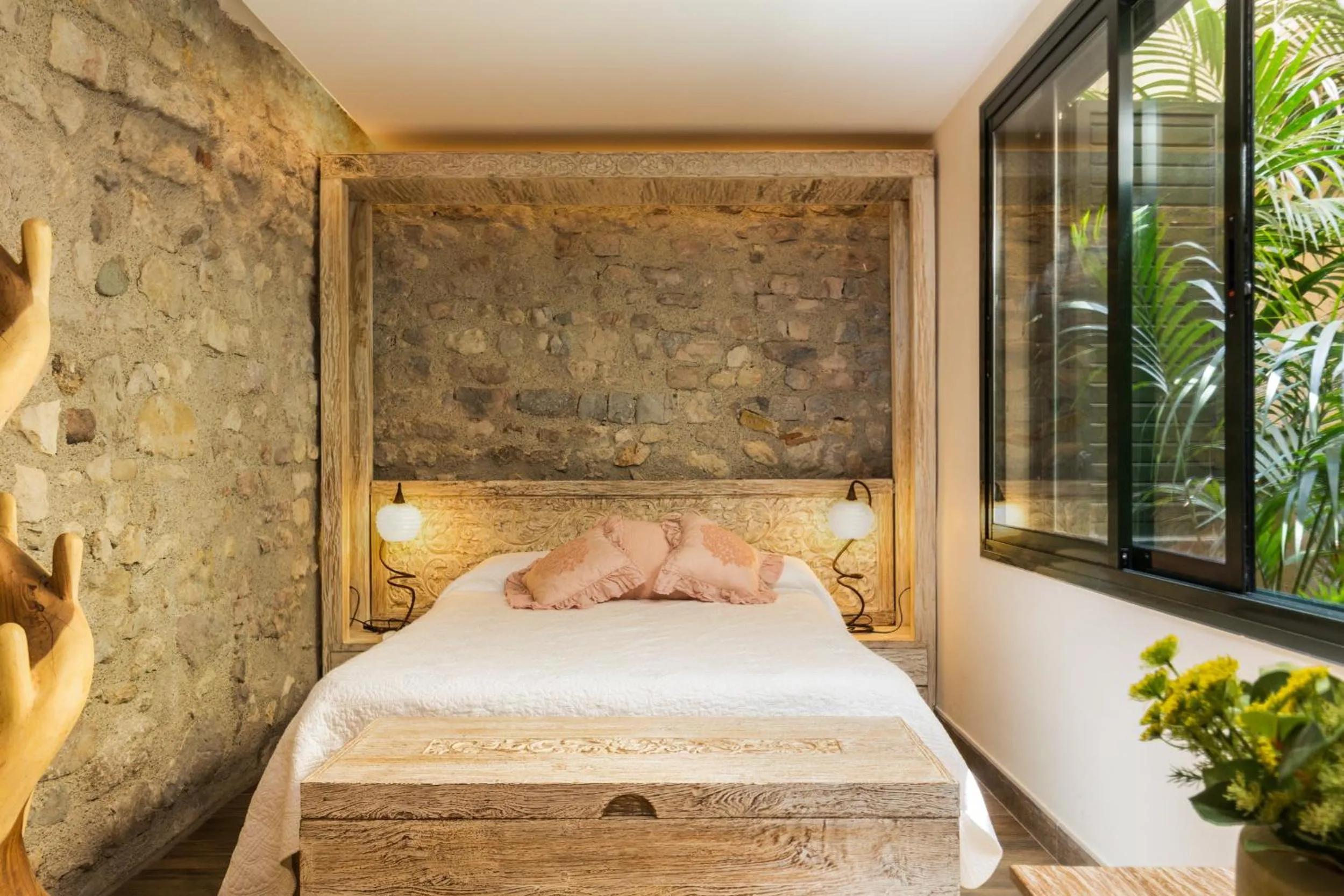 Decorative detail, Bed in Hotel Històric