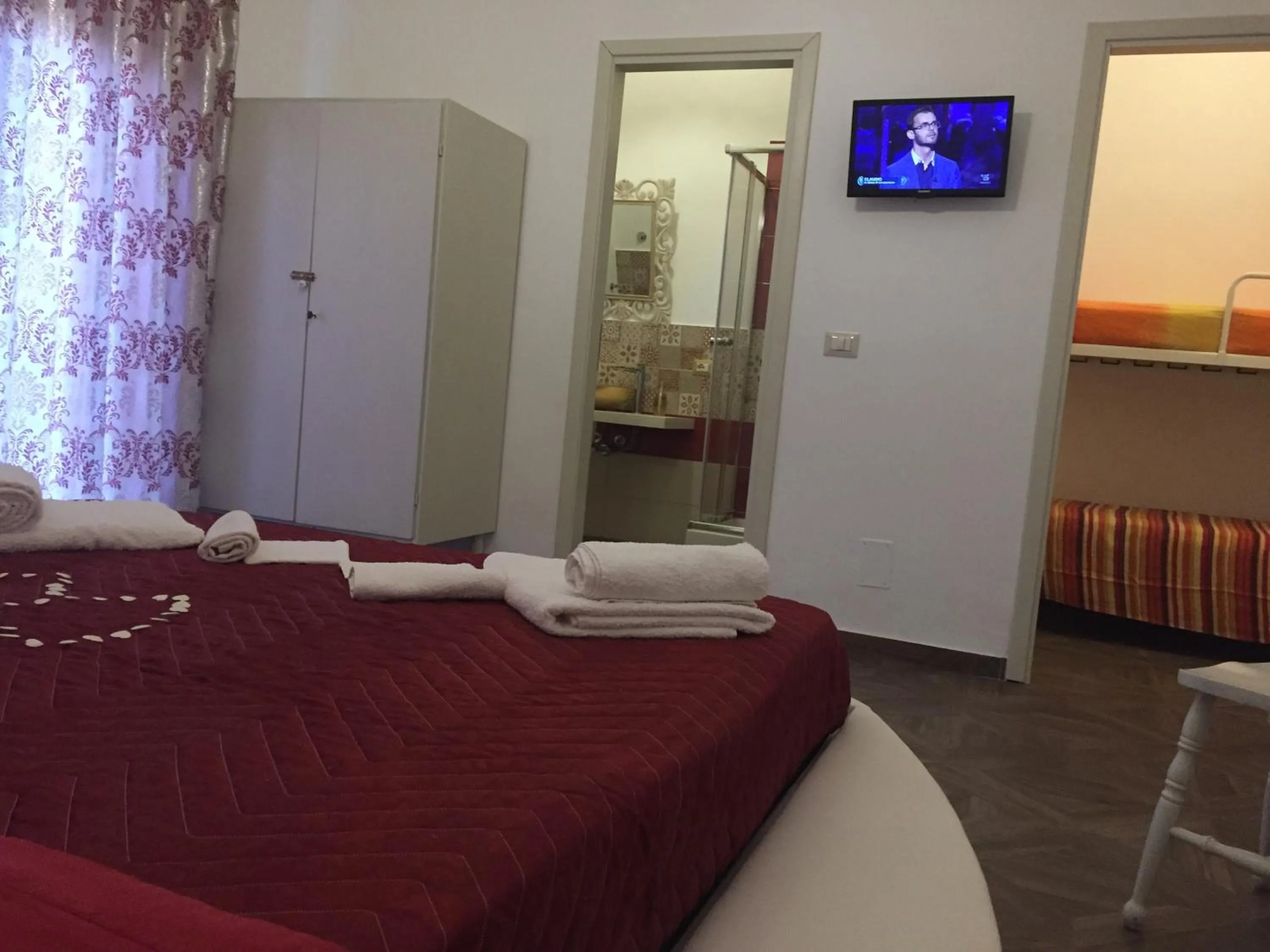 Bed in Chic & Beauty