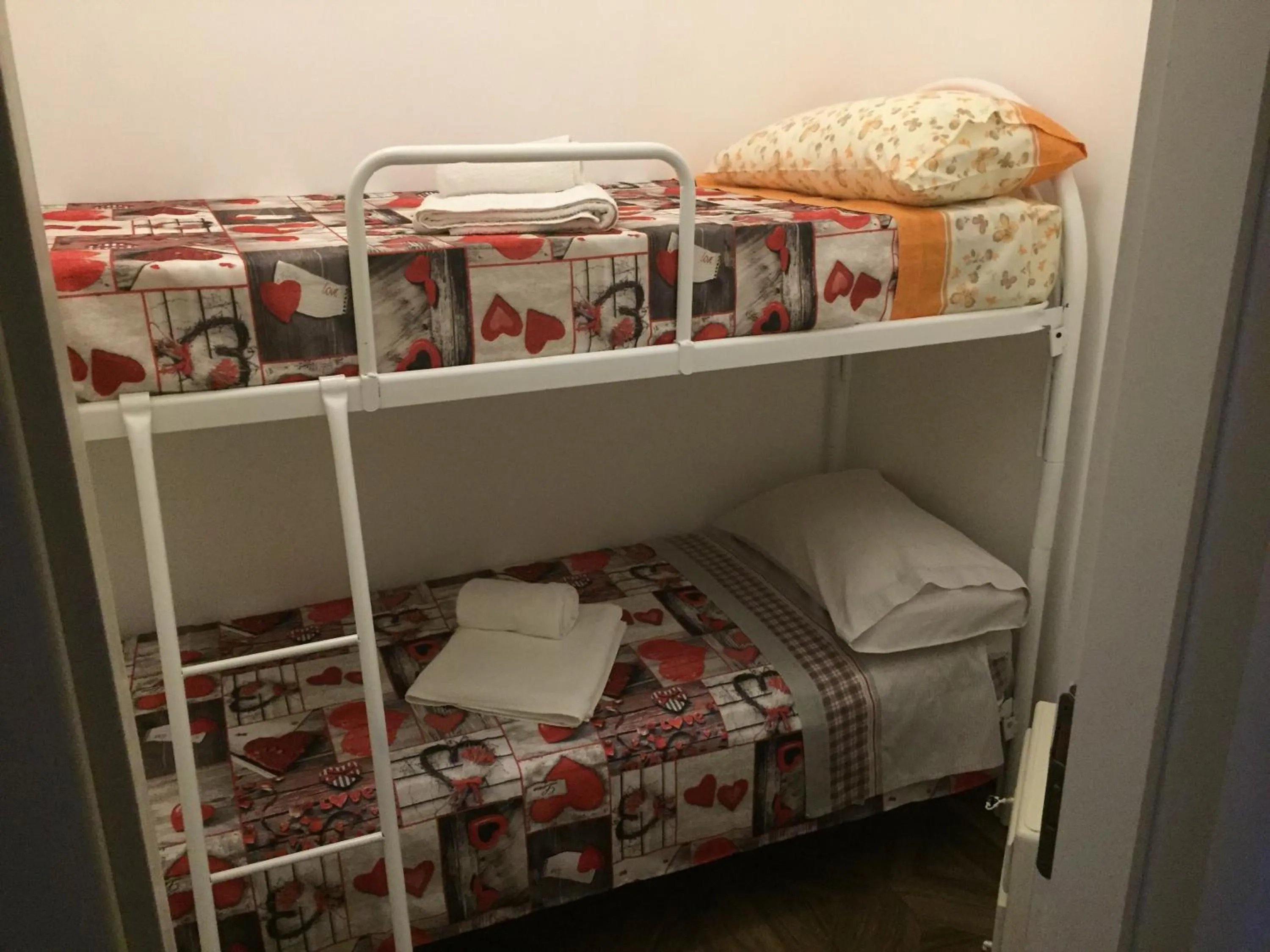 Bed in Chic & Beauty